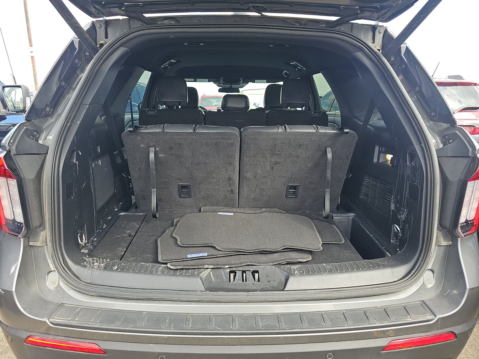 2025 Ford Explorer ST-Line AWD