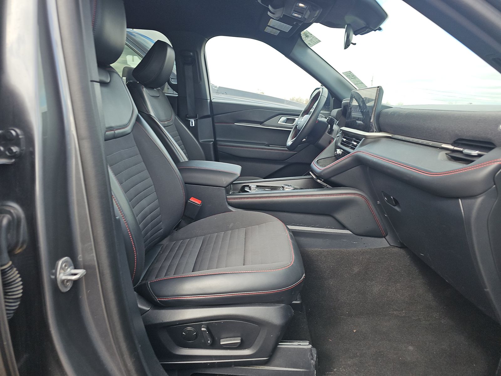 2025 Ford Explorer ST-Line AWD