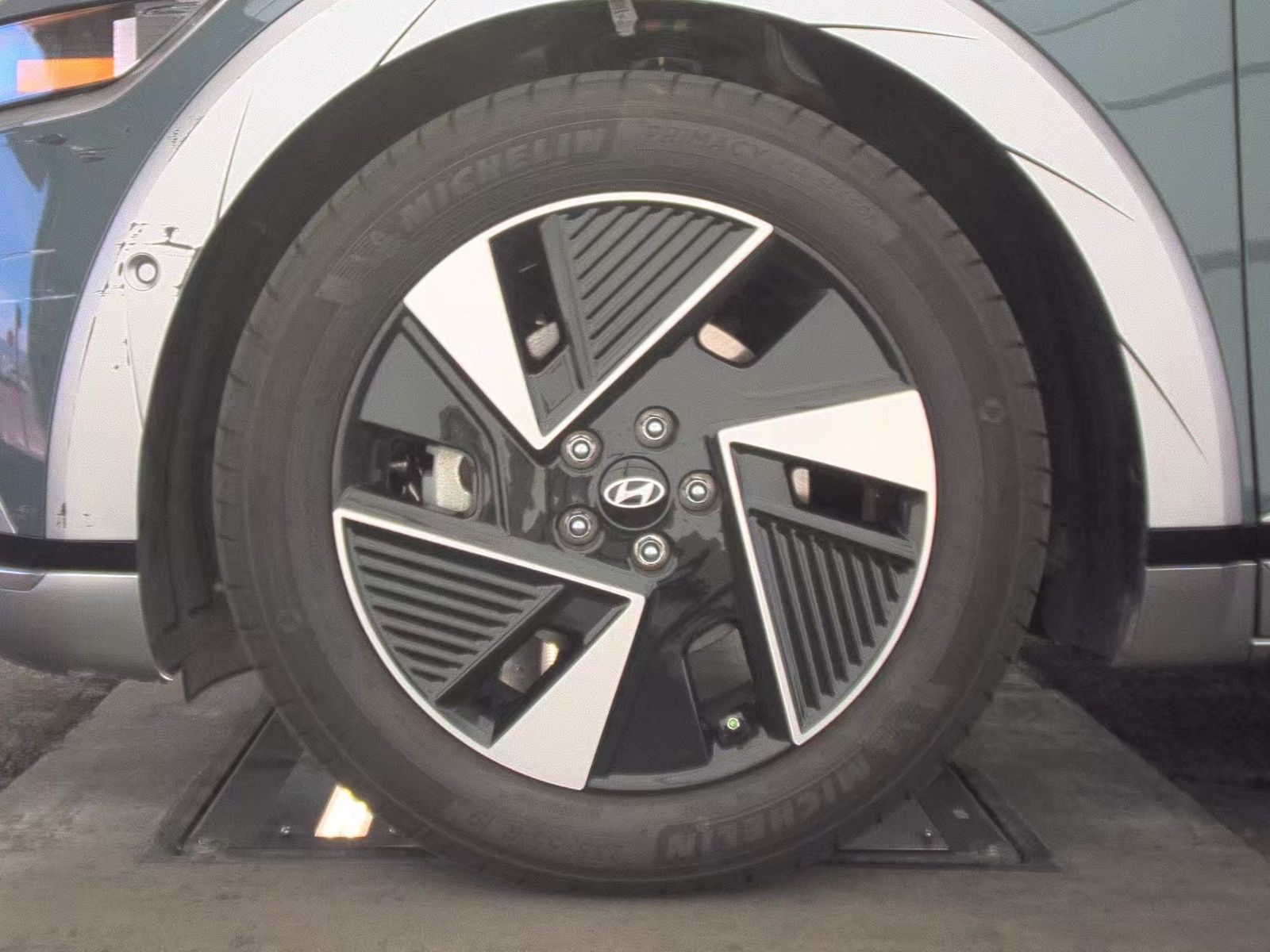 HYUNDAI LIMITED - 10