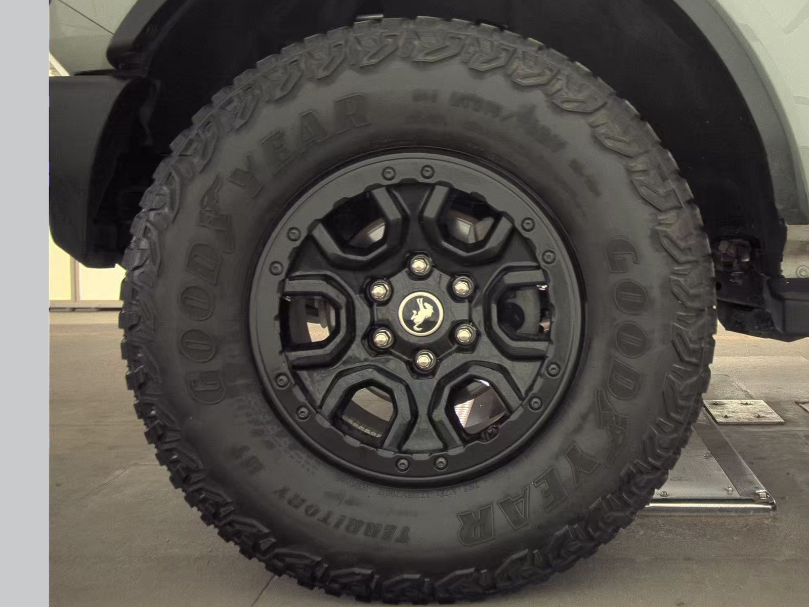 FORD BRONCO - 10