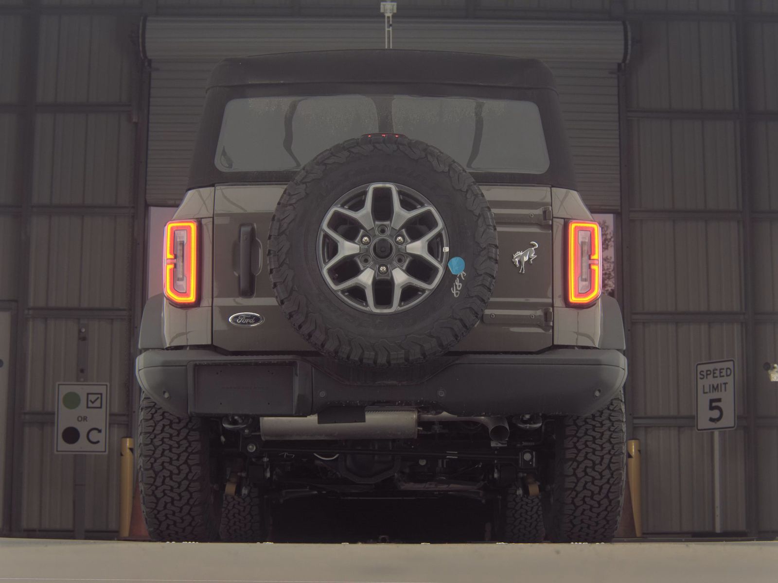 FORD BRONCO - 8
