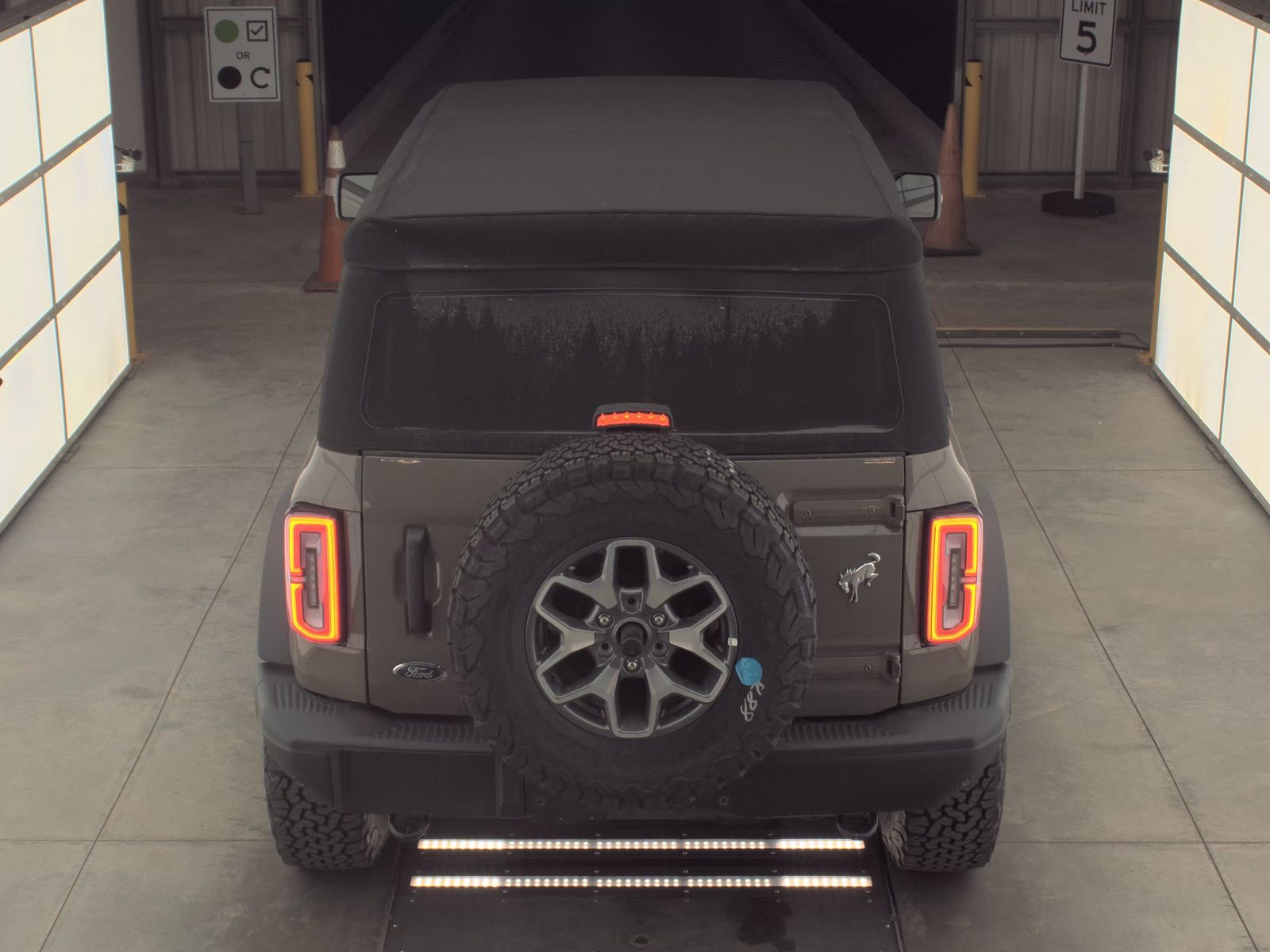 FORD BRONCO - 7