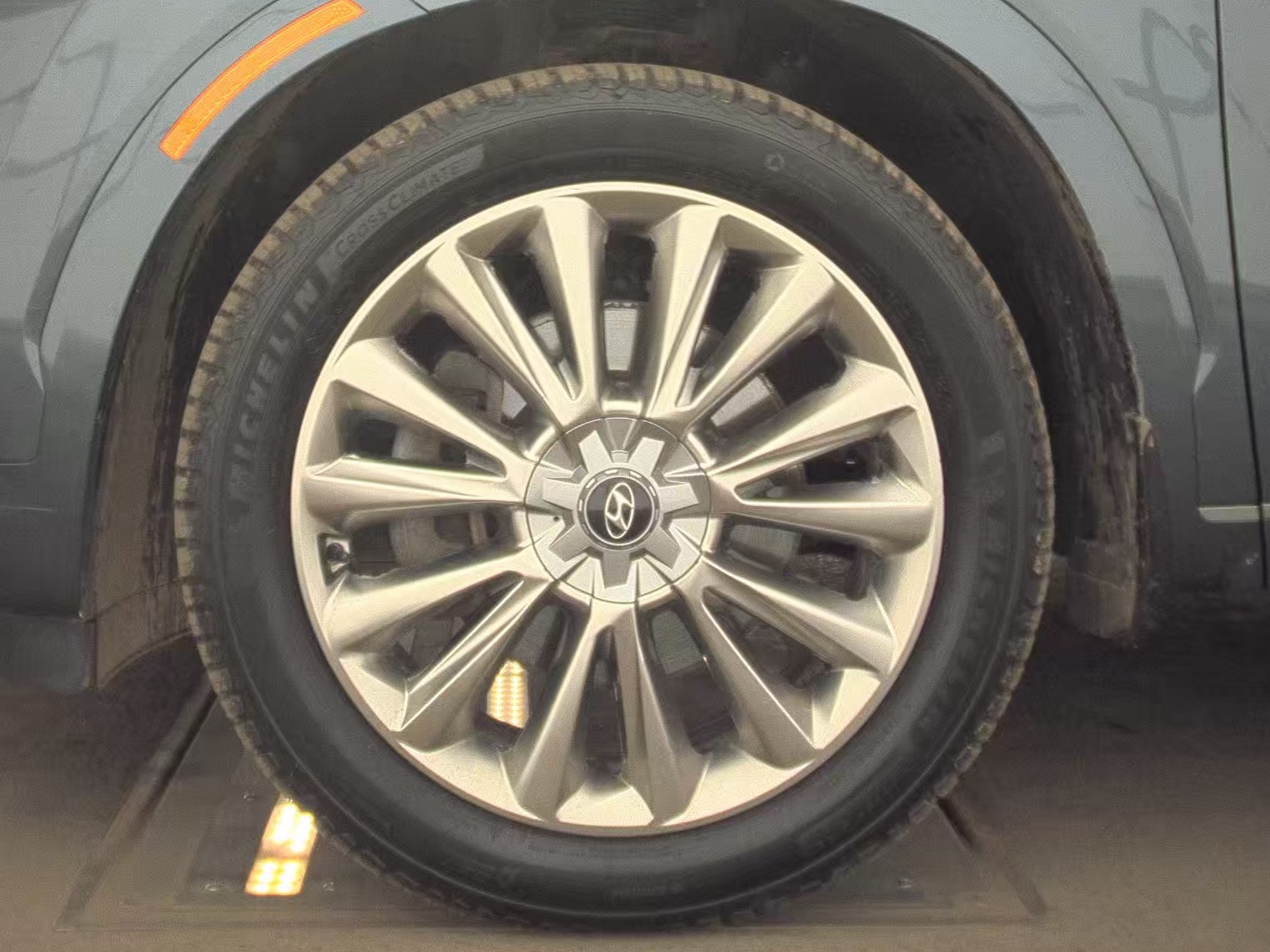 HYUNDAI LIMITED - 10