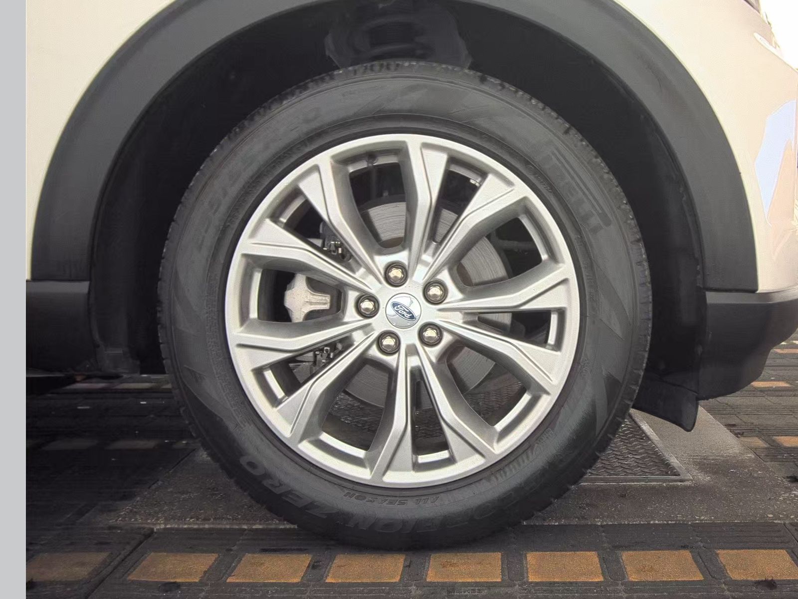 2023 Ford Explorer Limited FWD