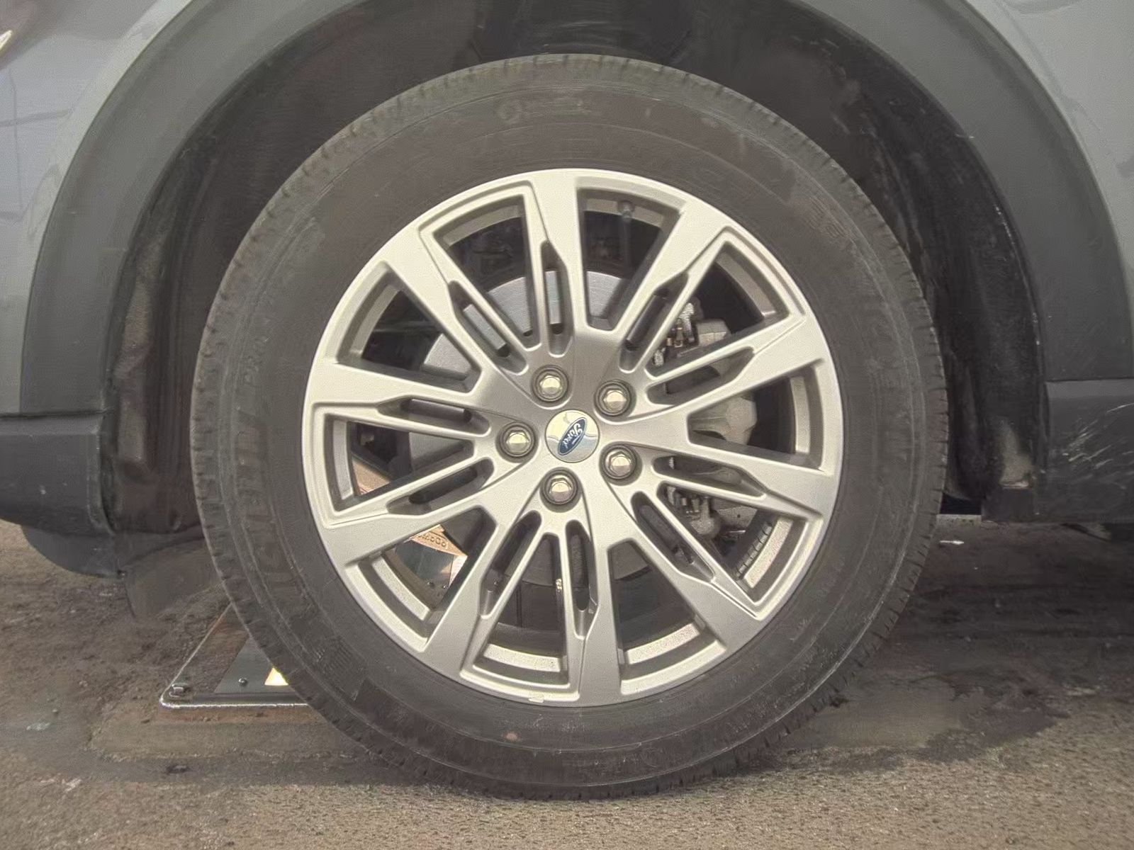 FORD EXPLORER - 10