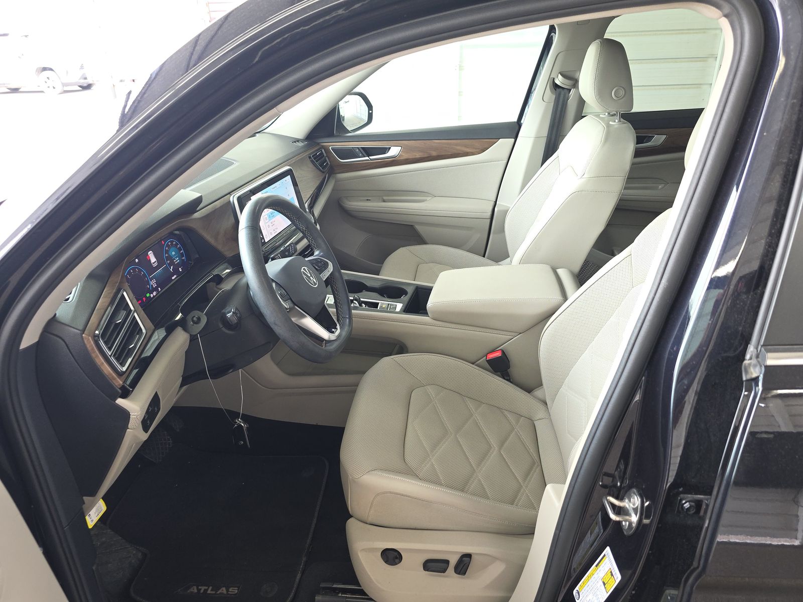 2024 Volkswagen Atlas 2.0T SE FWD