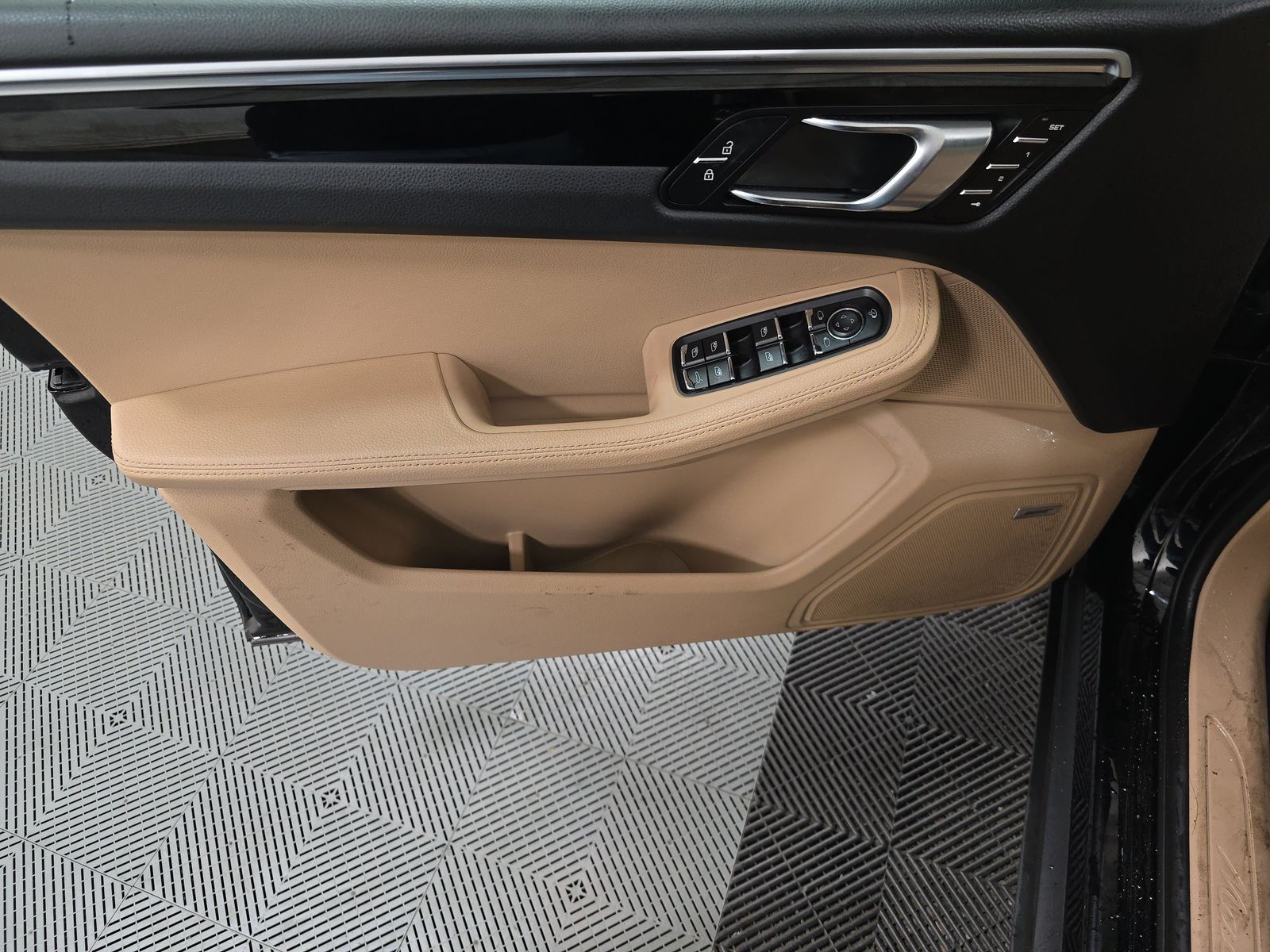 2023 Porsche Macan Base AWD