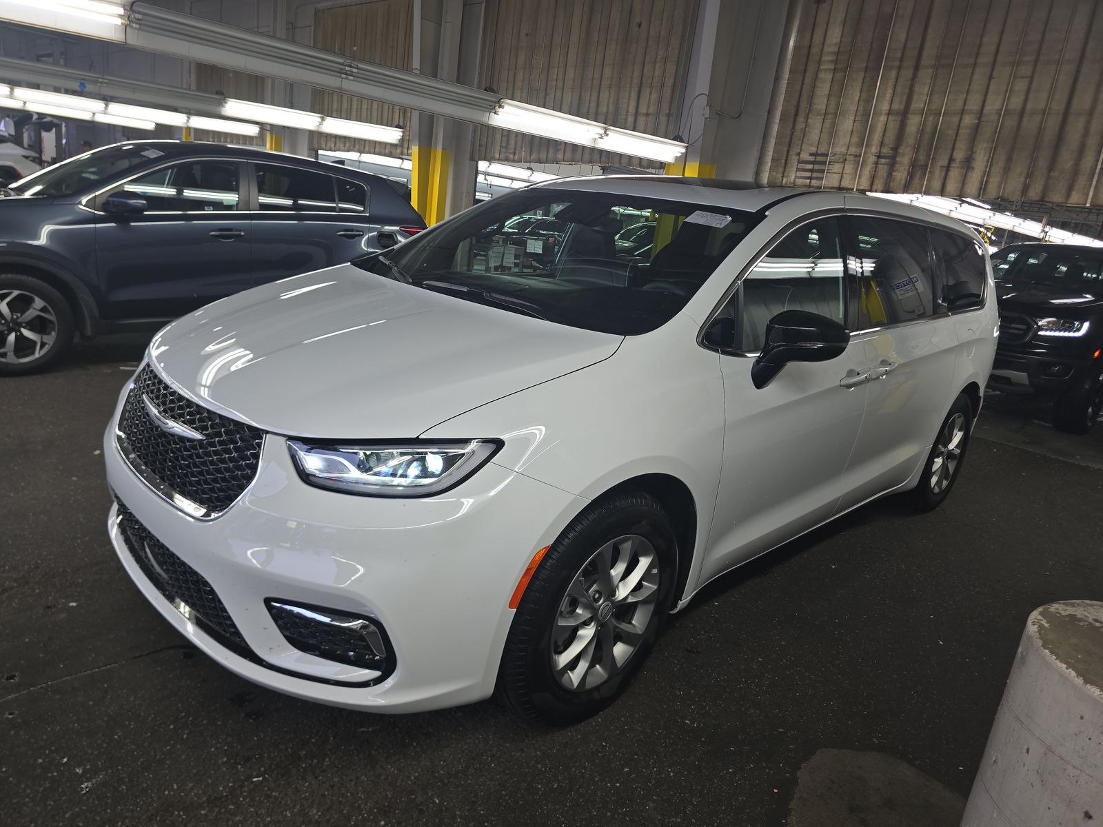 2026 Chrysler Pacifica Limited FWD