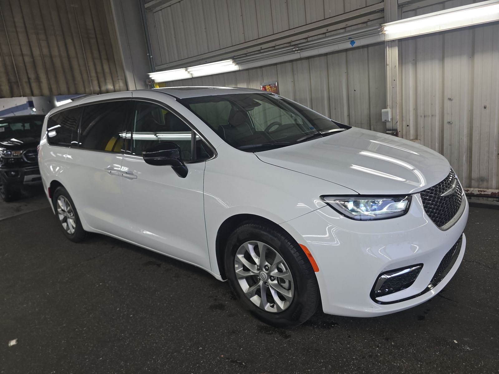 2026 Chrysler Pacifica Limited FWD