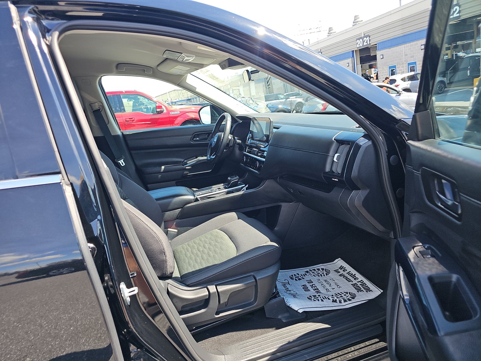 2025 Nissan Pathfinder SV FWD