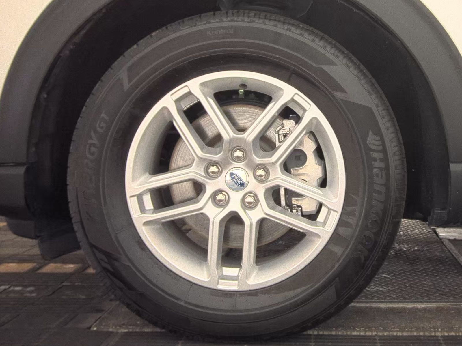 2025 Ford Explorer Active RWD