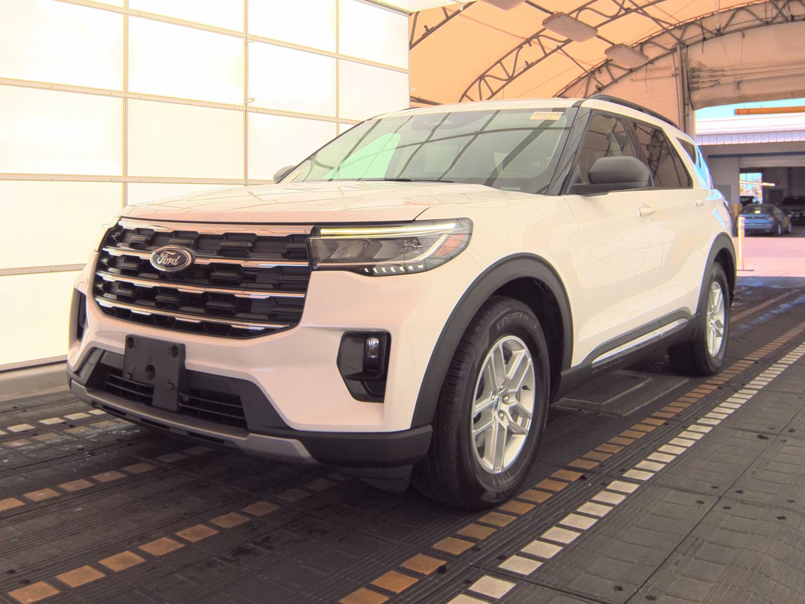 2025 Ford Explorer Active RWD