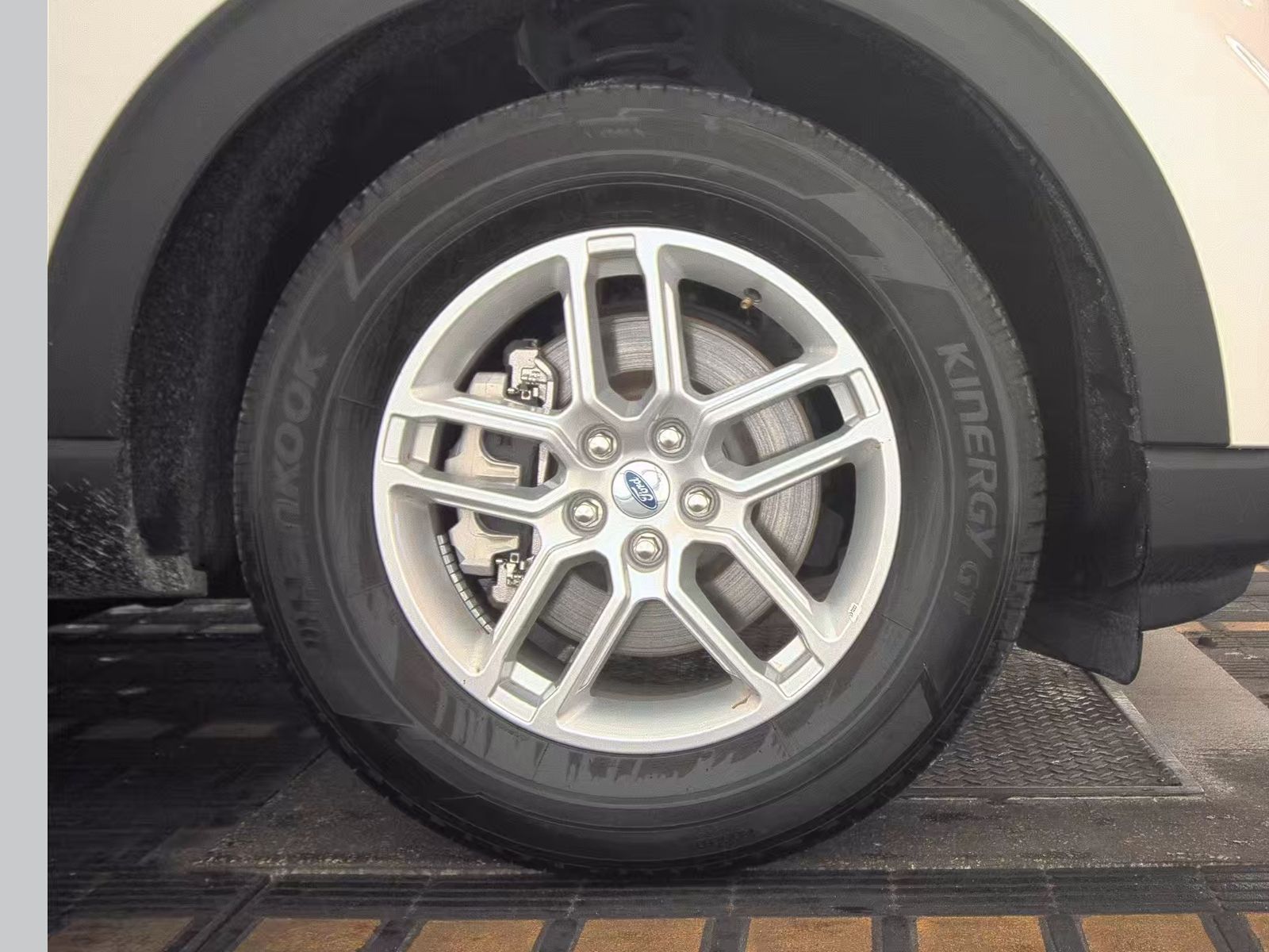 2025 Ford Explorer Active RWD