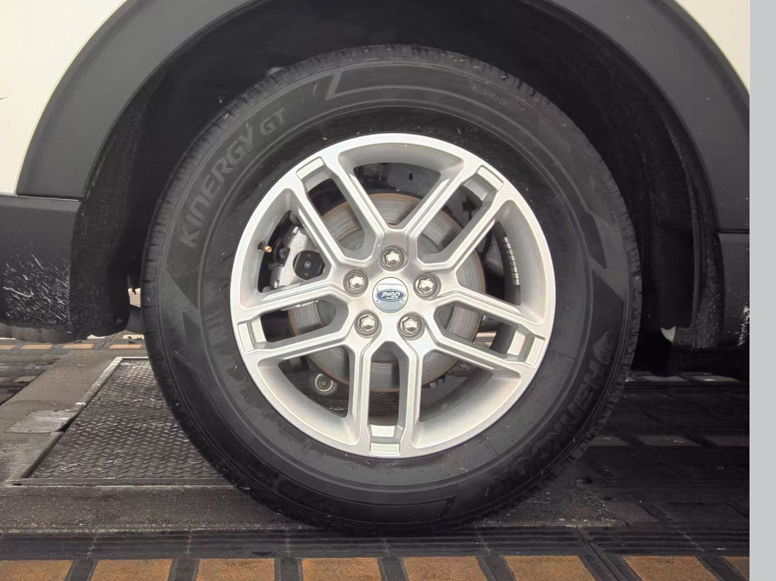 2025 Ford Explorer Active RWD