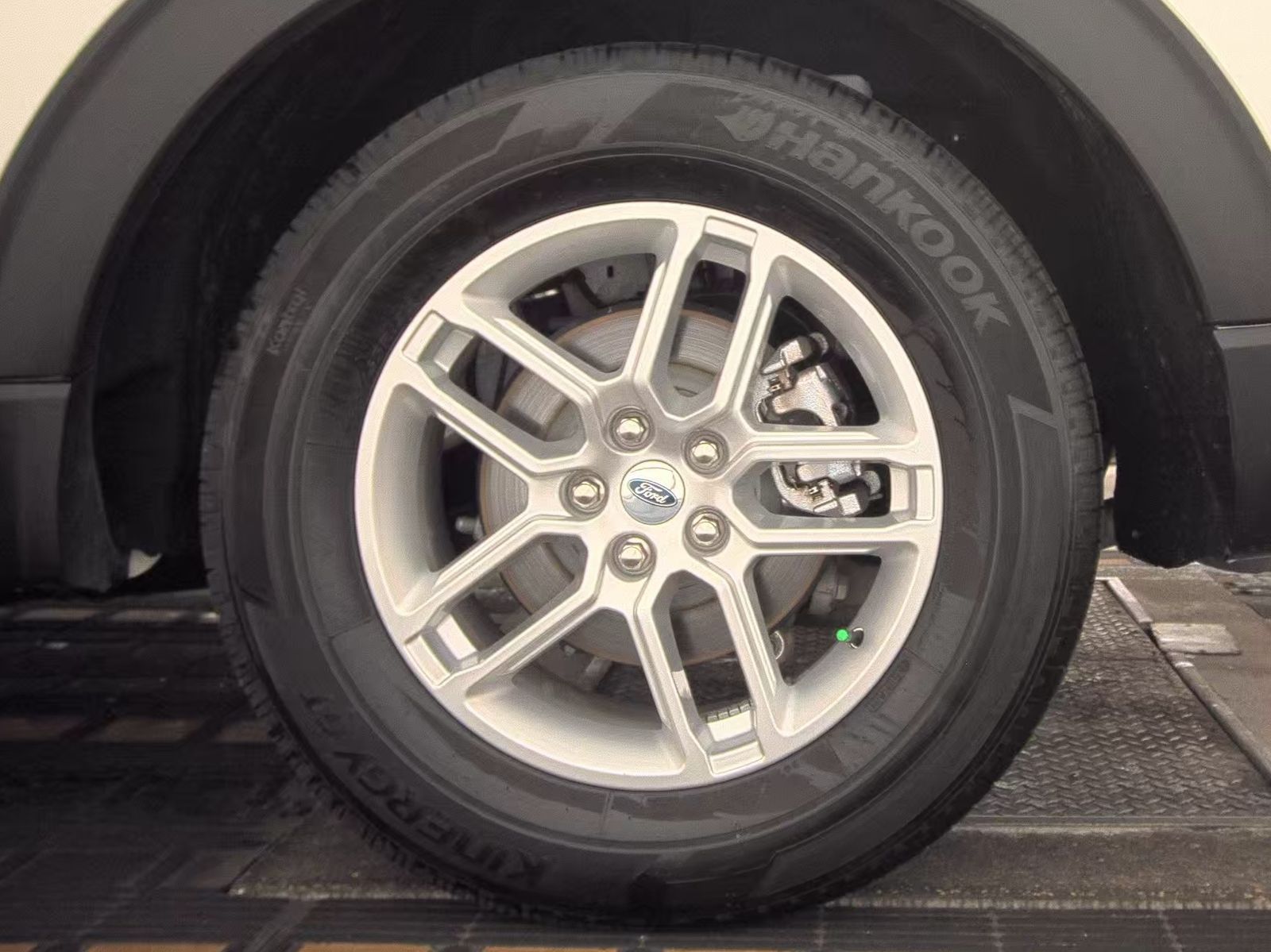 2025 Ford Explorer Active RWD