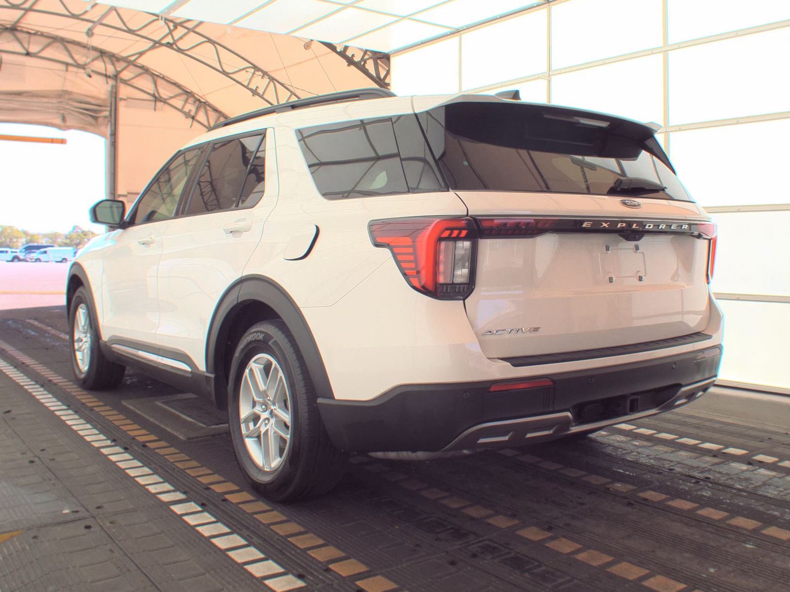 2025 Ford Explorer Active RWD