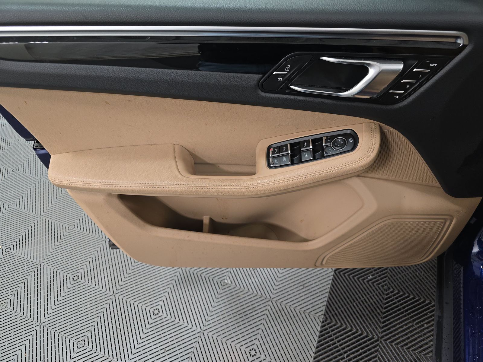 2023 Porsche Macan Base AWD