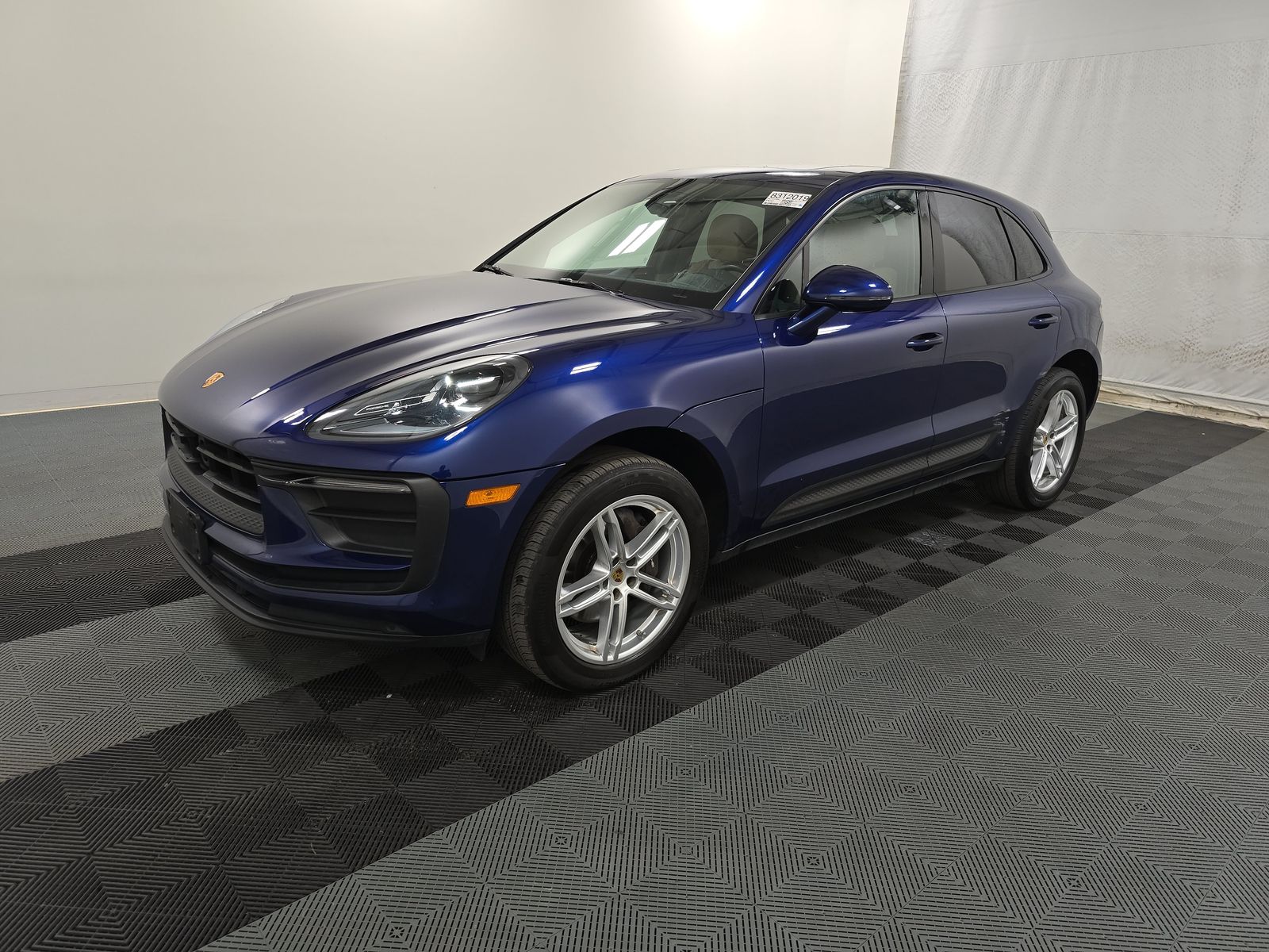 2023 Porsche Macan Base AWD