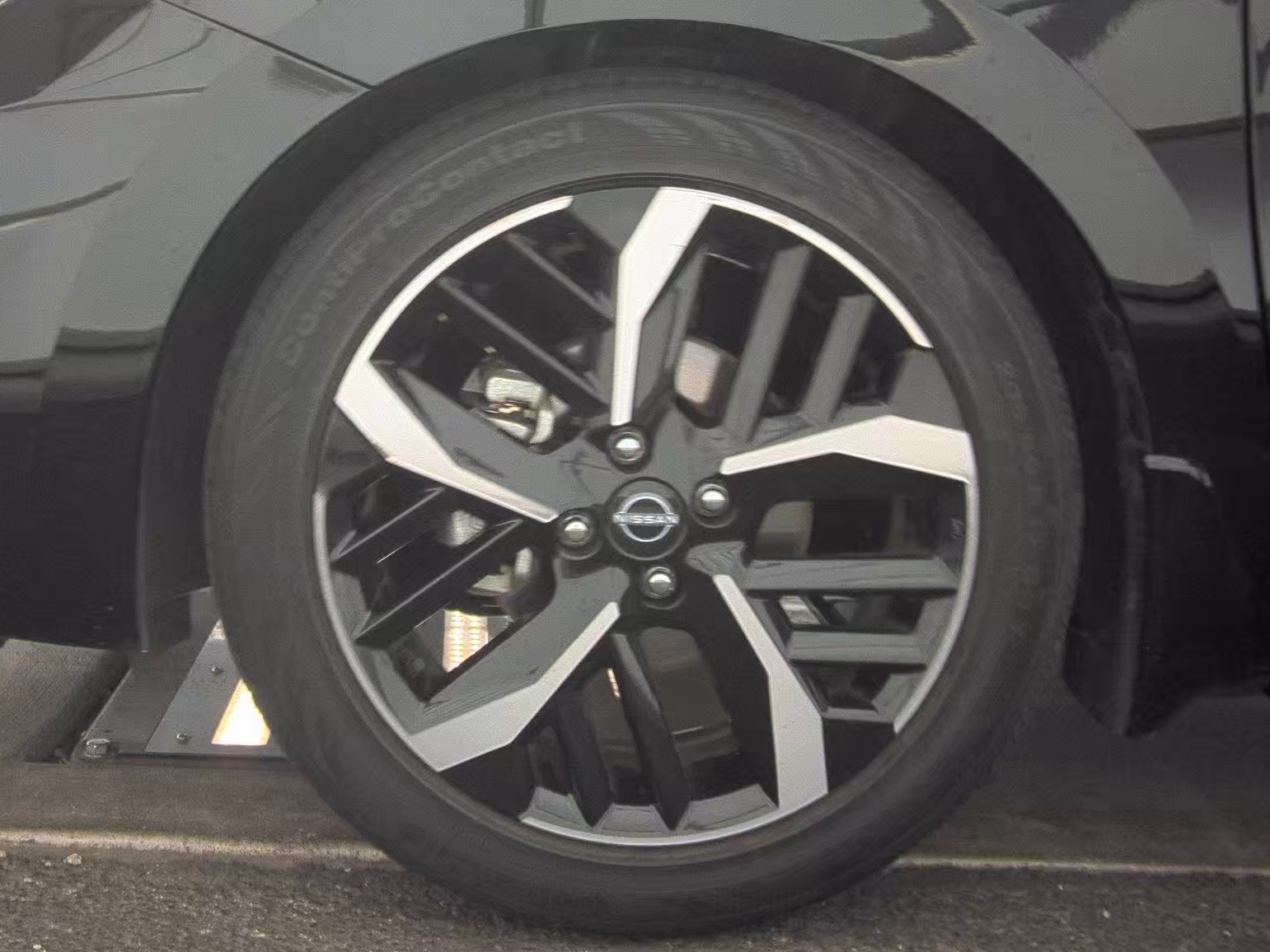 NISSAN VERSA - 10