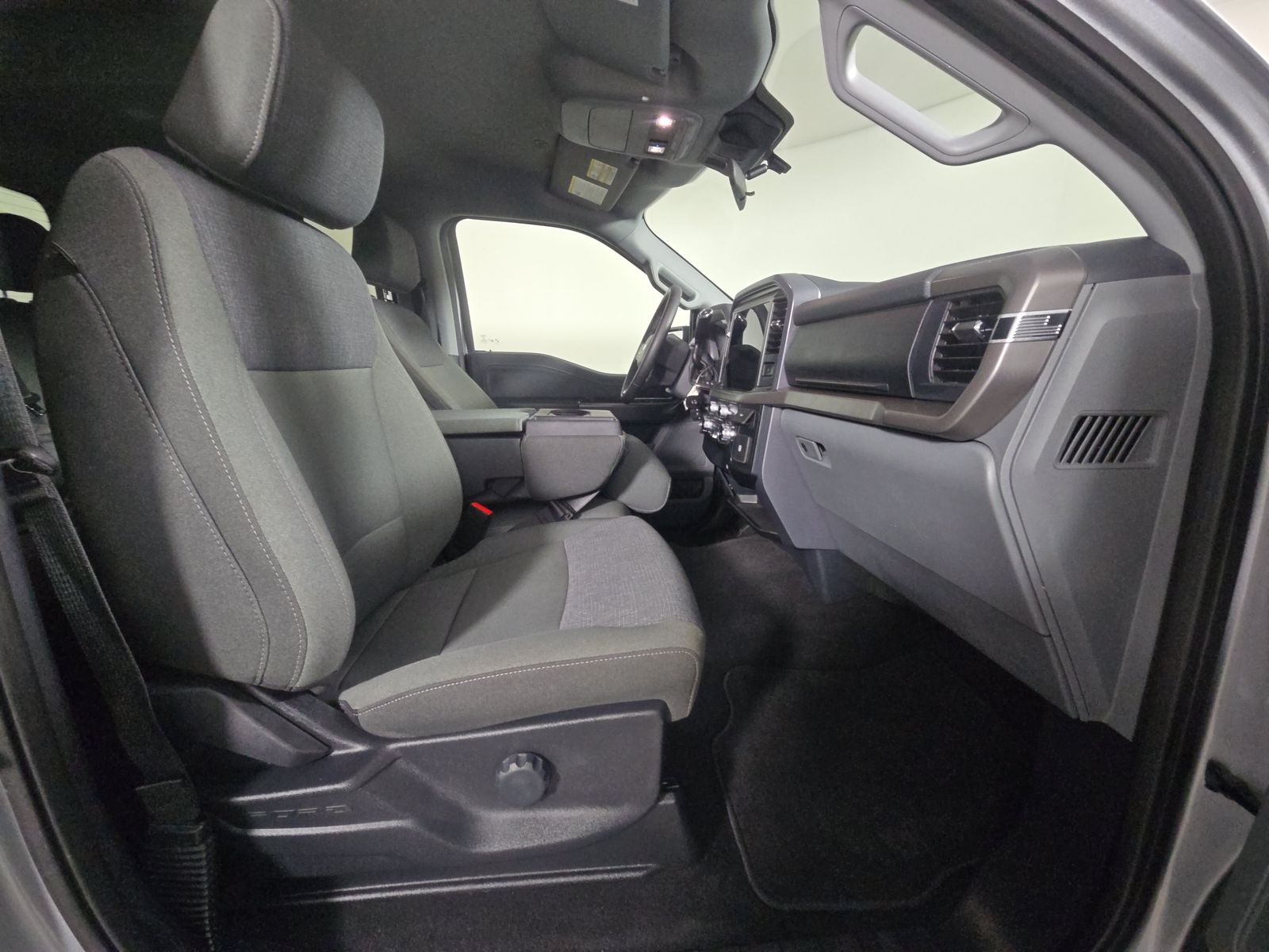 2025 Ford F-150 XLT AWD