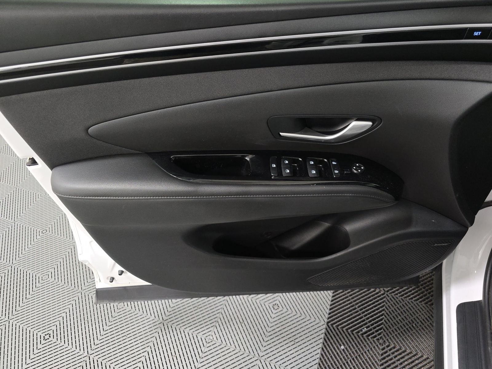 HYUNDAI LIMITED - 10