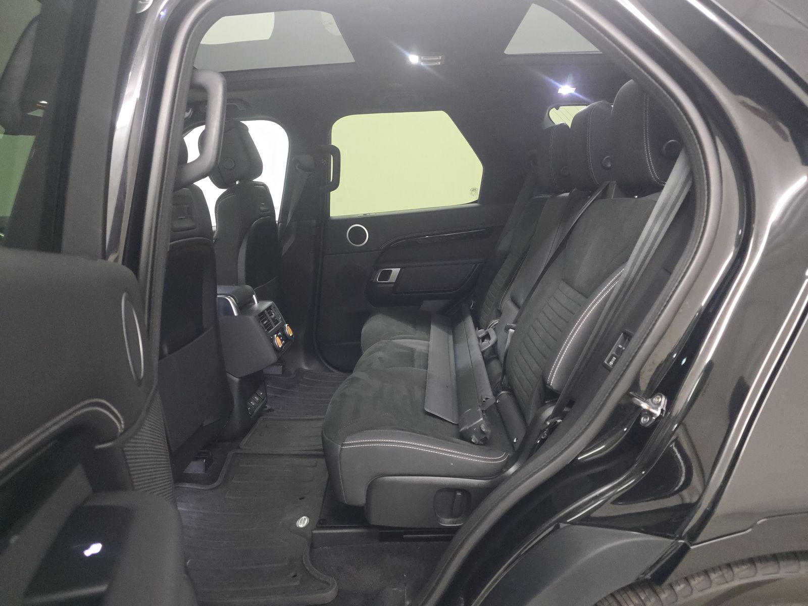 2022 Land Rover Discovery HSE R-Dynamic AWD