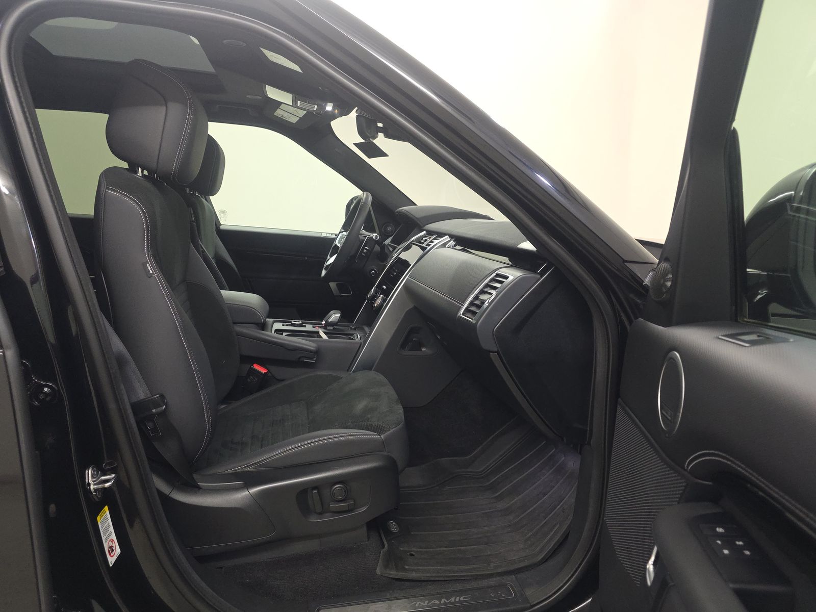 2022 Land Rover Discovery HSE R-Dynamic AWD