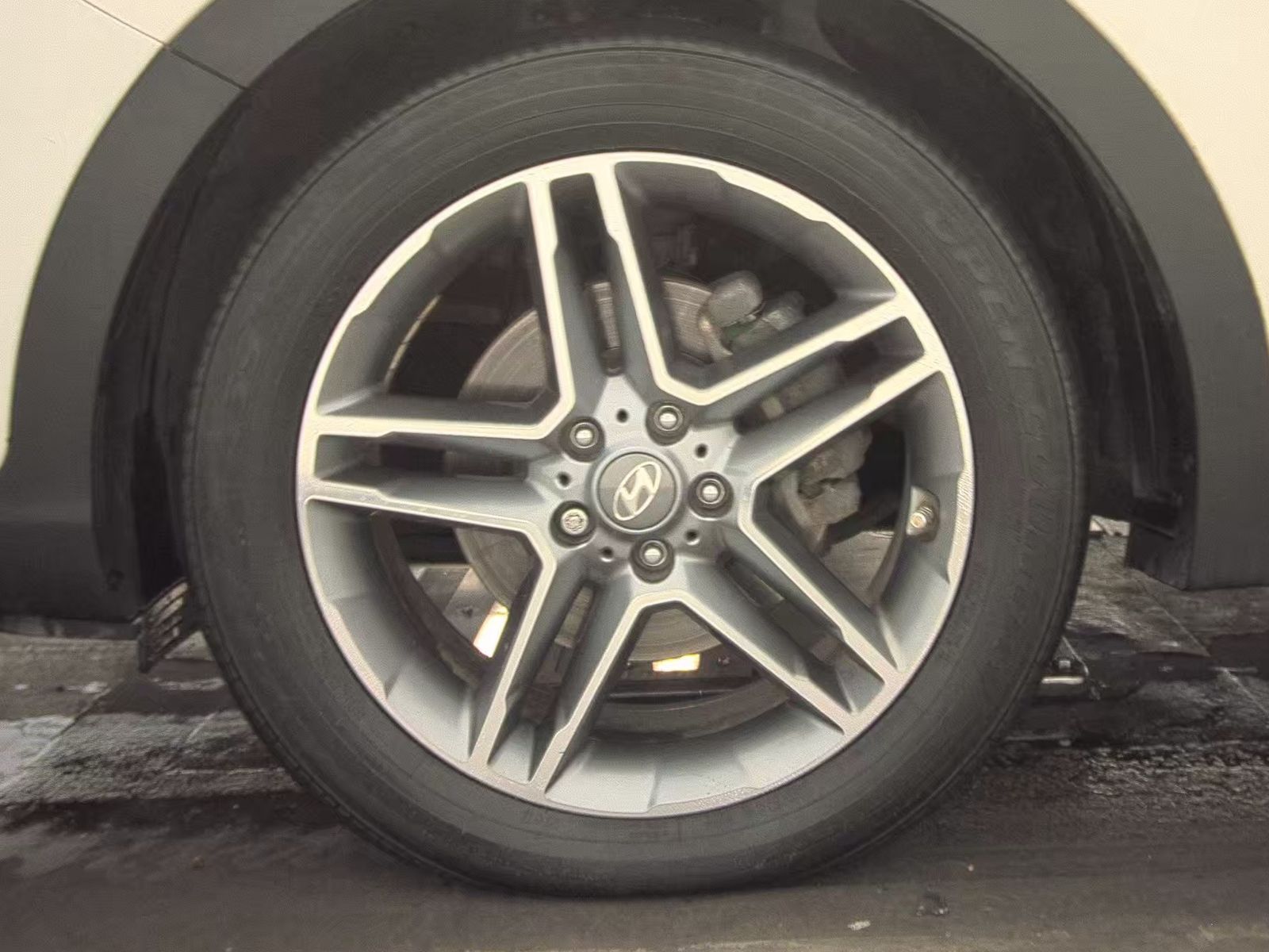 HYUNDAI LTD ULT - 10