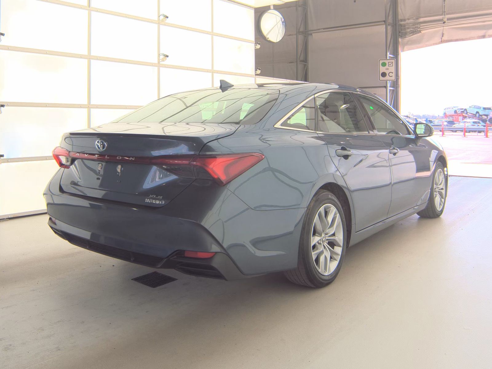 2022 Toyota Avalon Hybrid XLE FWD