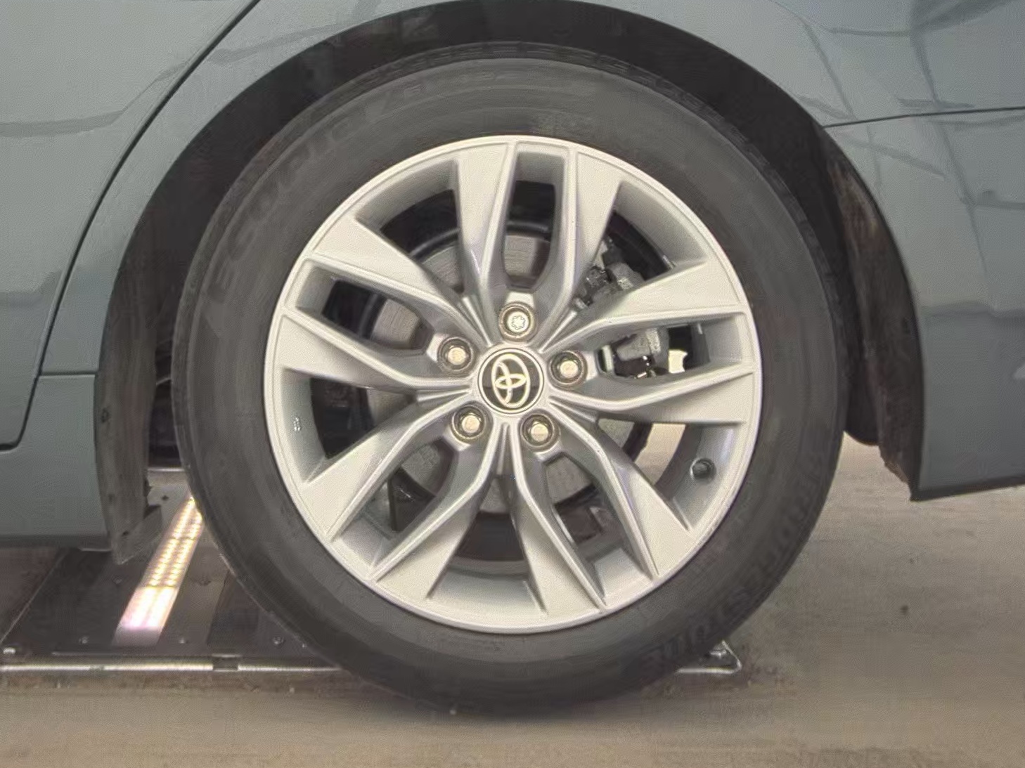 2022 Toyota Avalon Hybrid XLE FWD