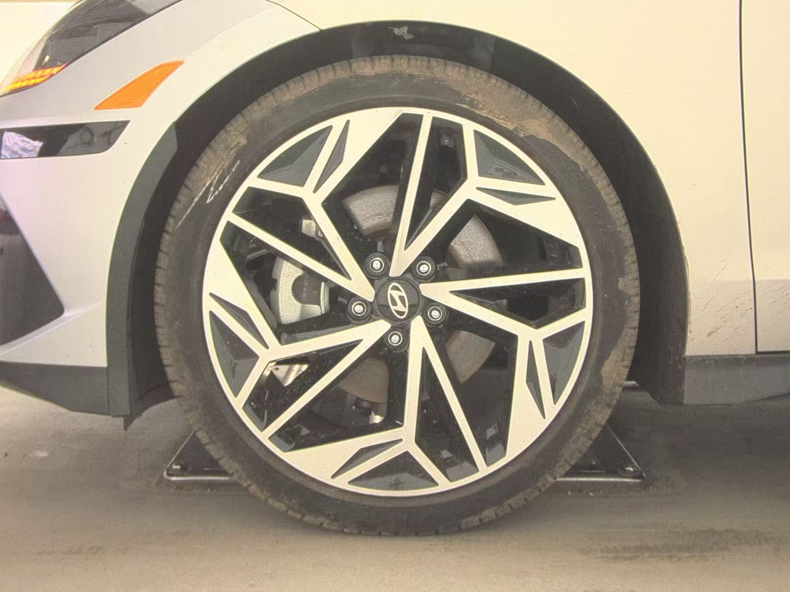 HYUNDAI LIMITED - 10