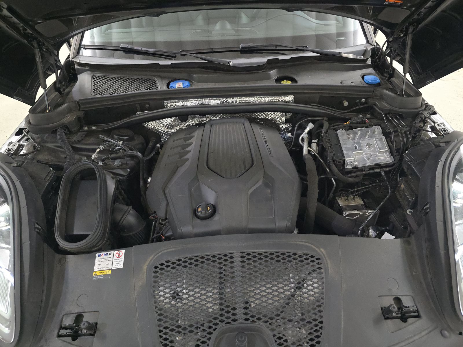 2022 Porsche Macan Base AWD