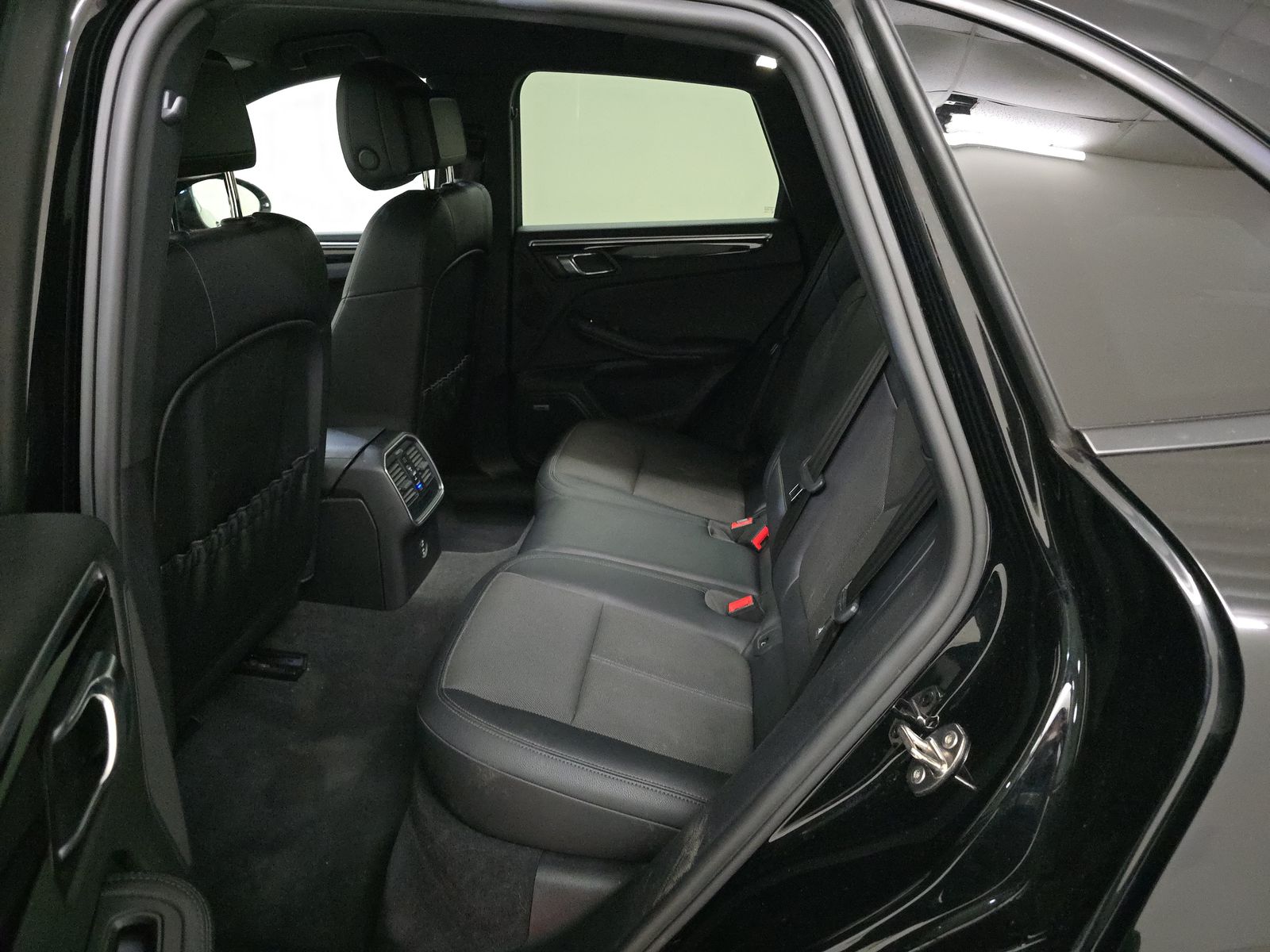 2022 Porsche Macan Base AWD