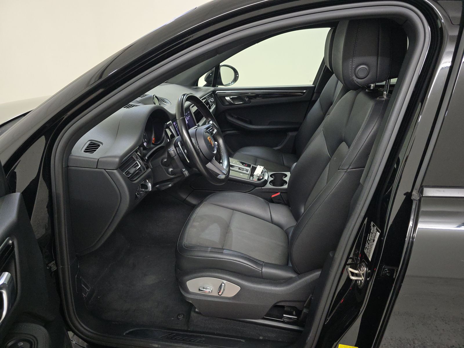 2022 Porsche Macan Base AWD