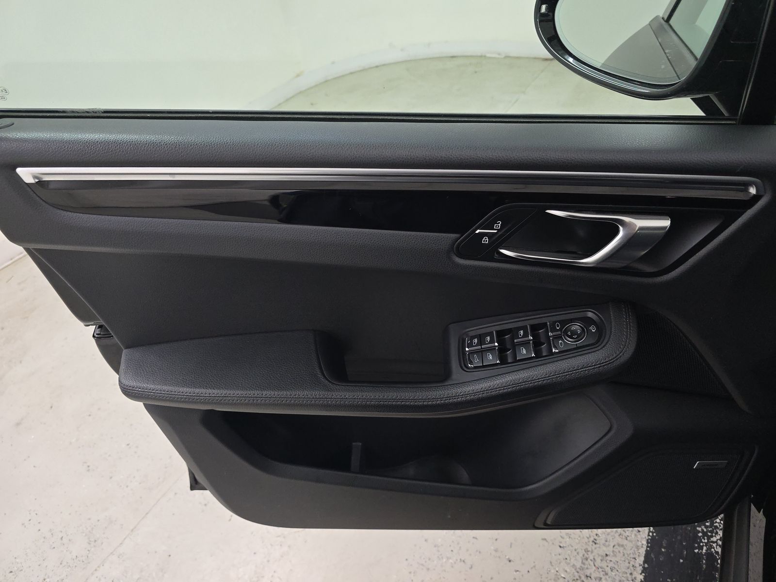 2022 Porsche Macan Base AWD