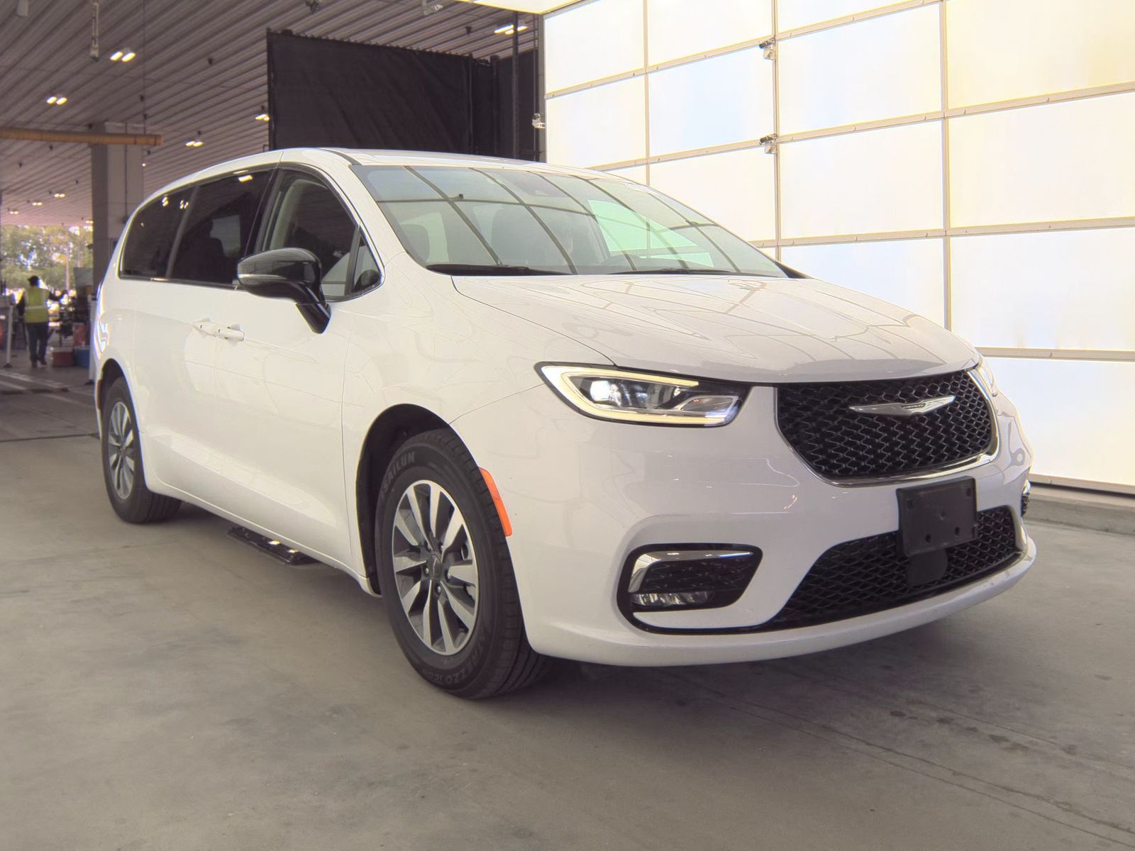 2024 Chrysler Pacifica Hybrid Select FWD