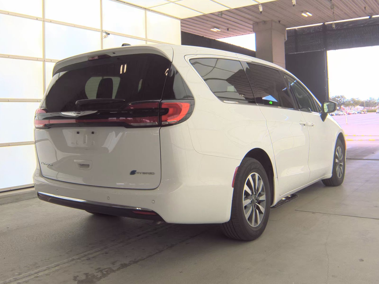 2024 Chrysler Pacifica Hybrid Select FWD