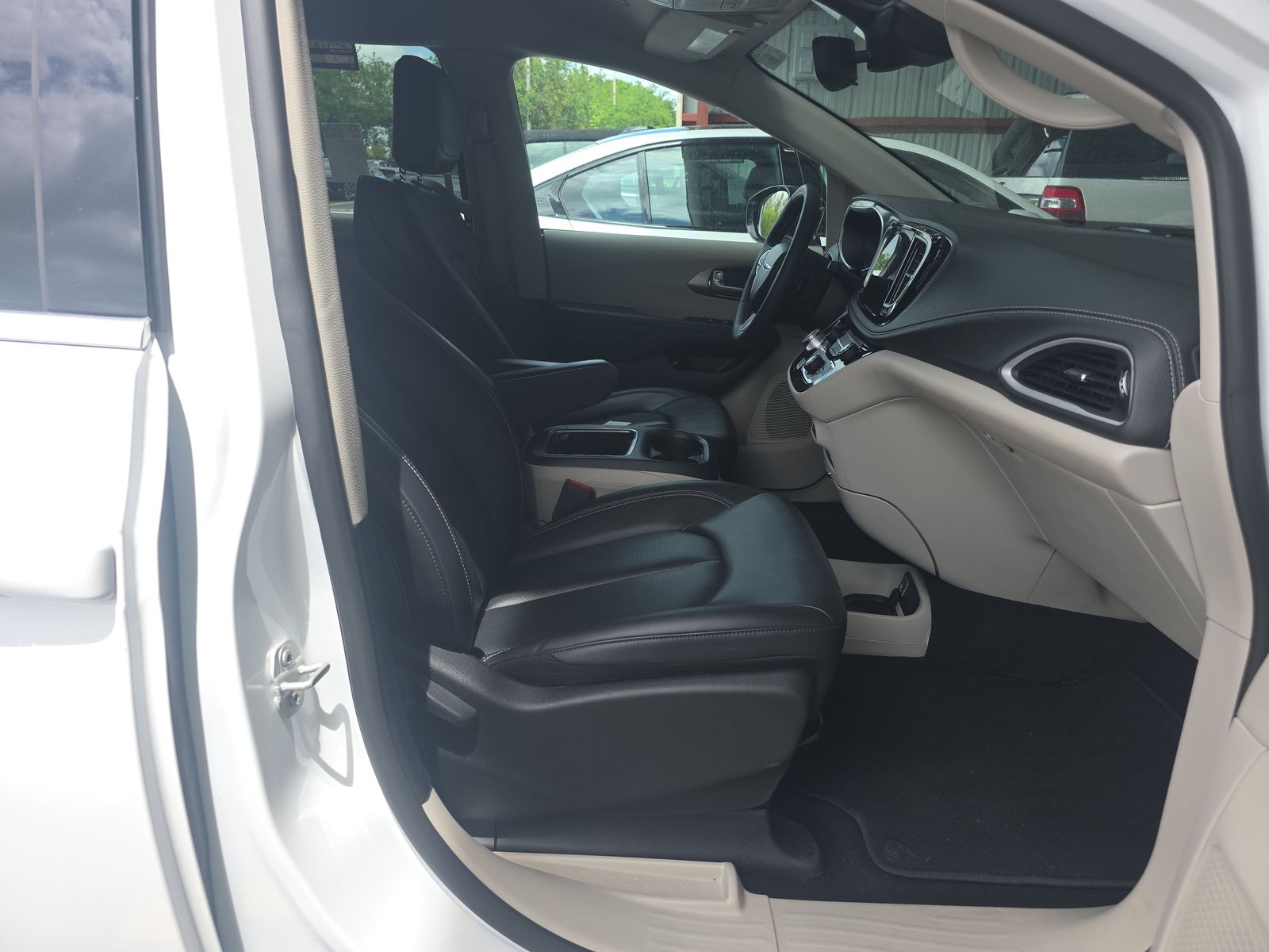 2024 Chrysler Pacifica Hybrid Select FWD