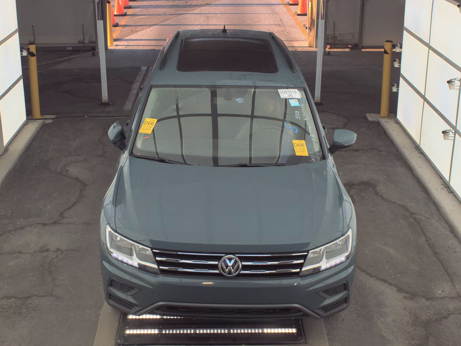 2021 Volkswagen Tiguan 2.0T SE FWD