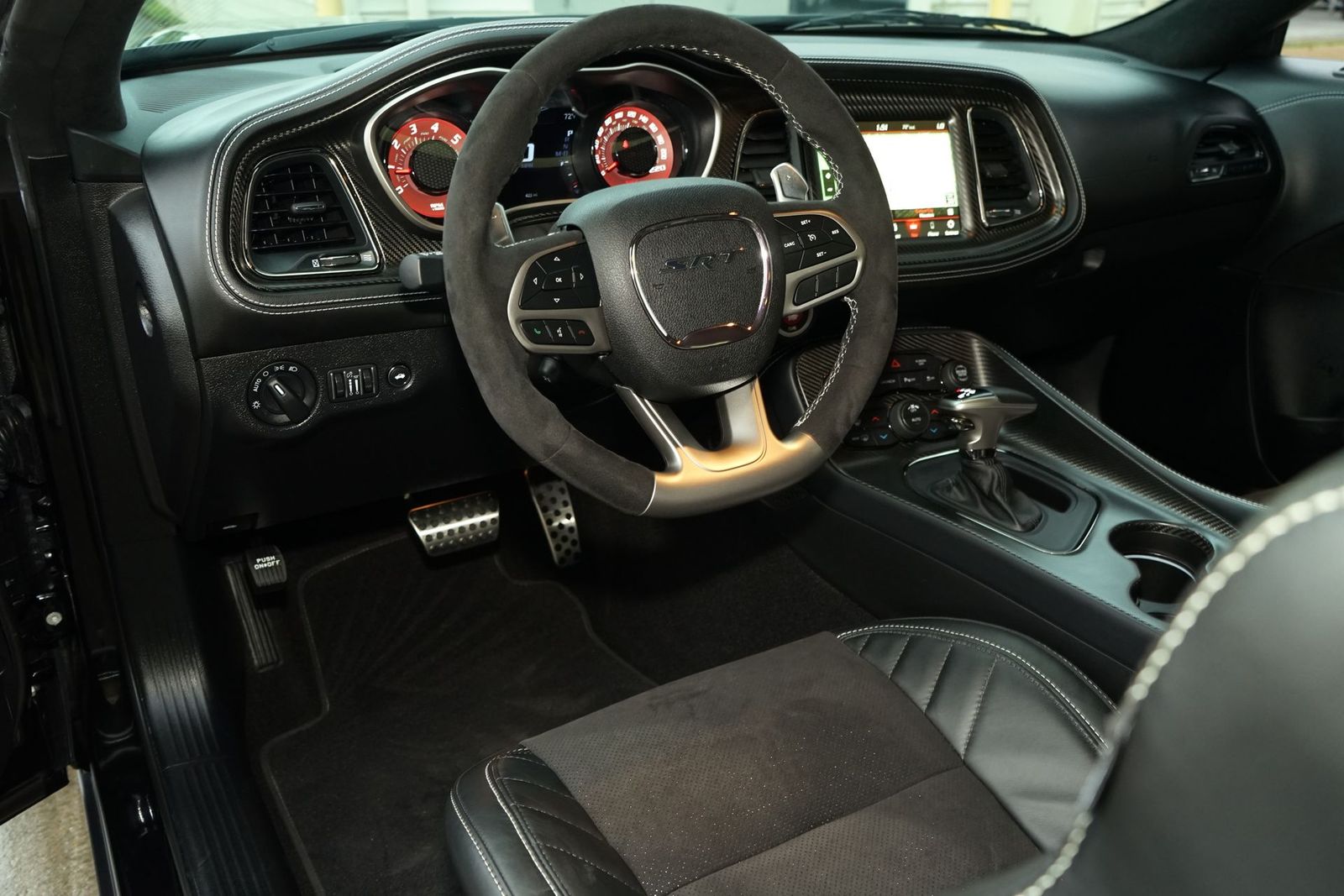 DODGE SRT HELLCAT BLACK GHOST - 10