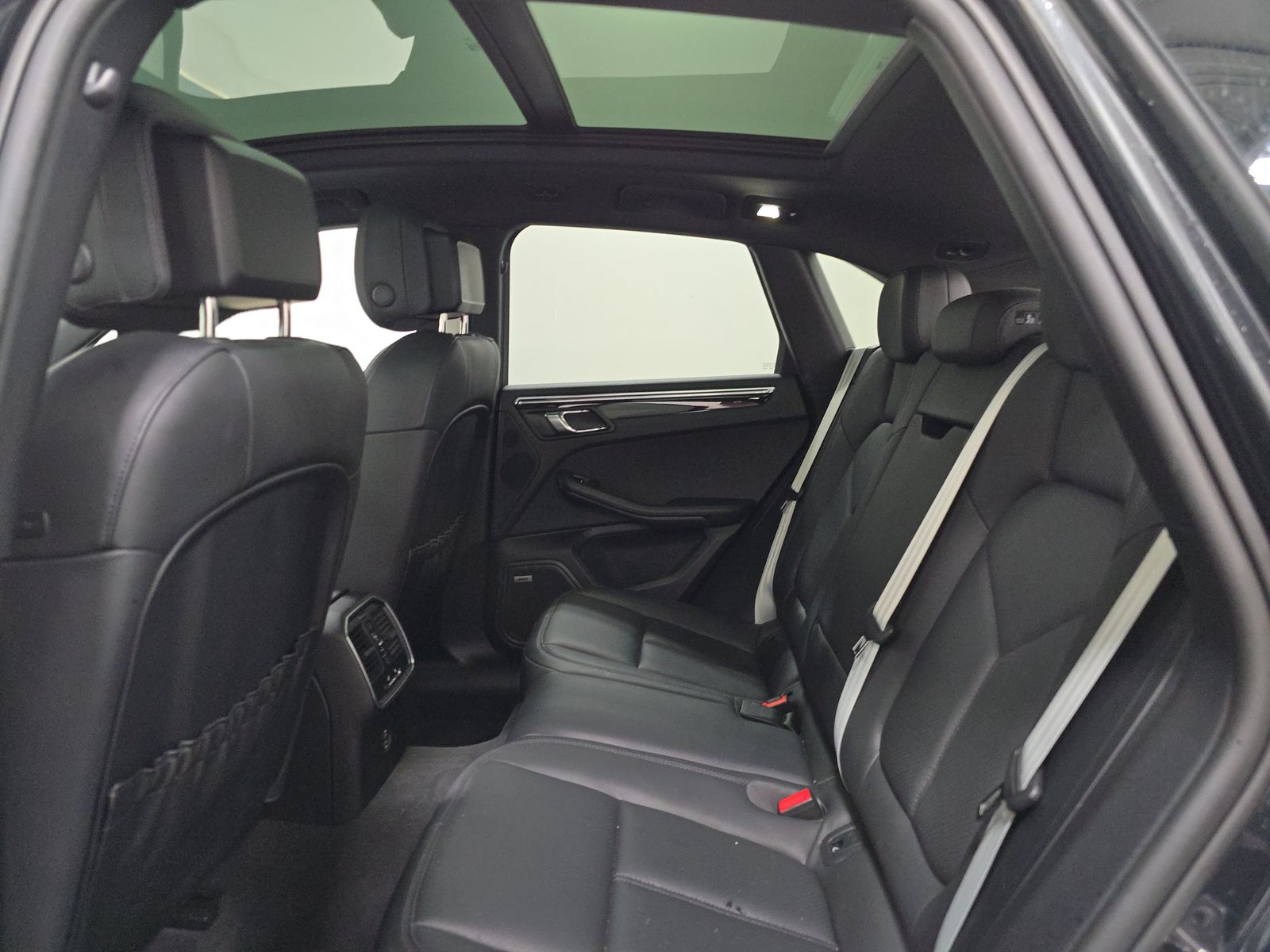 2022 Porsche Macan Base AWD