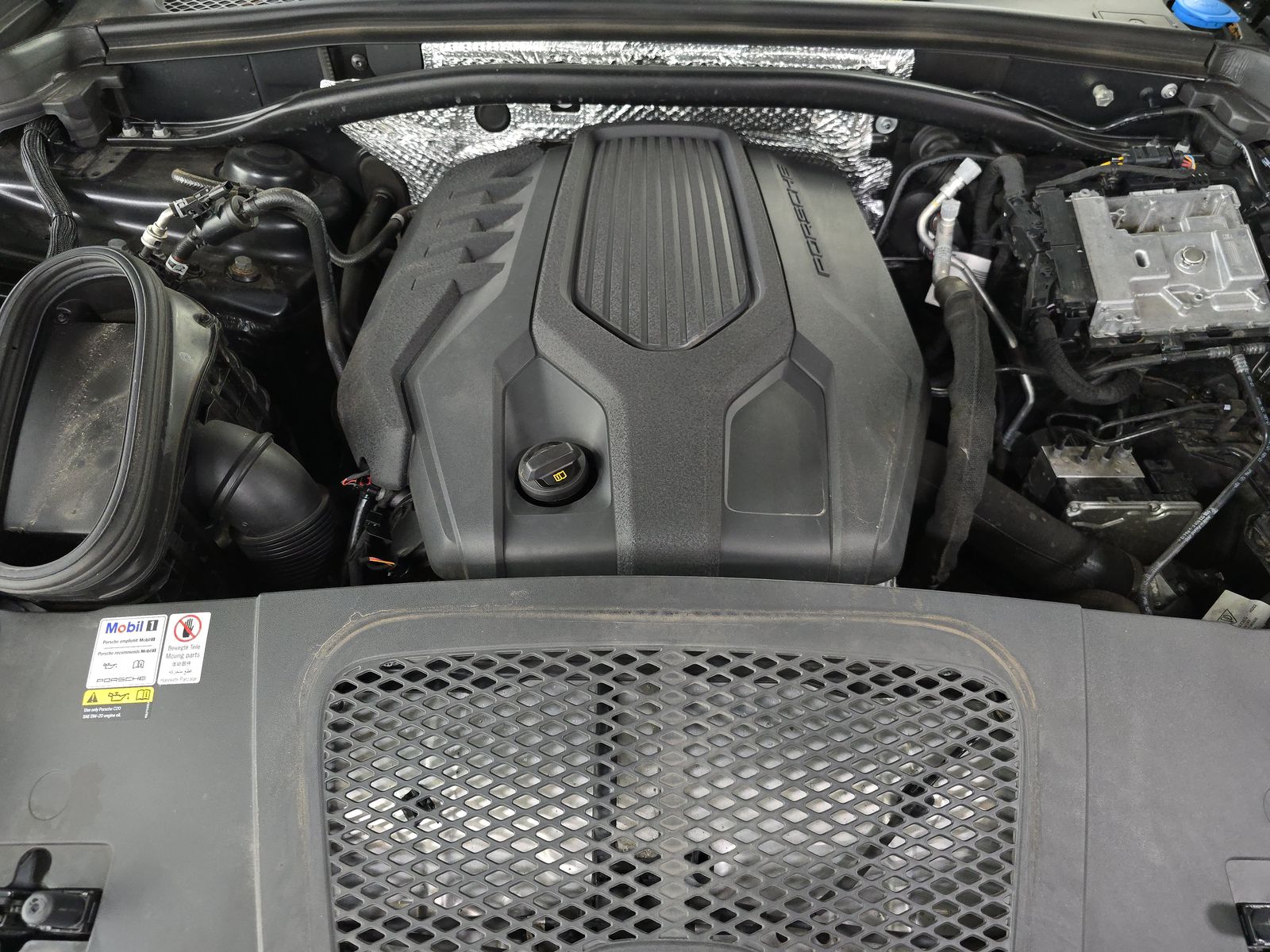2022 Porsche Macan Base AWD