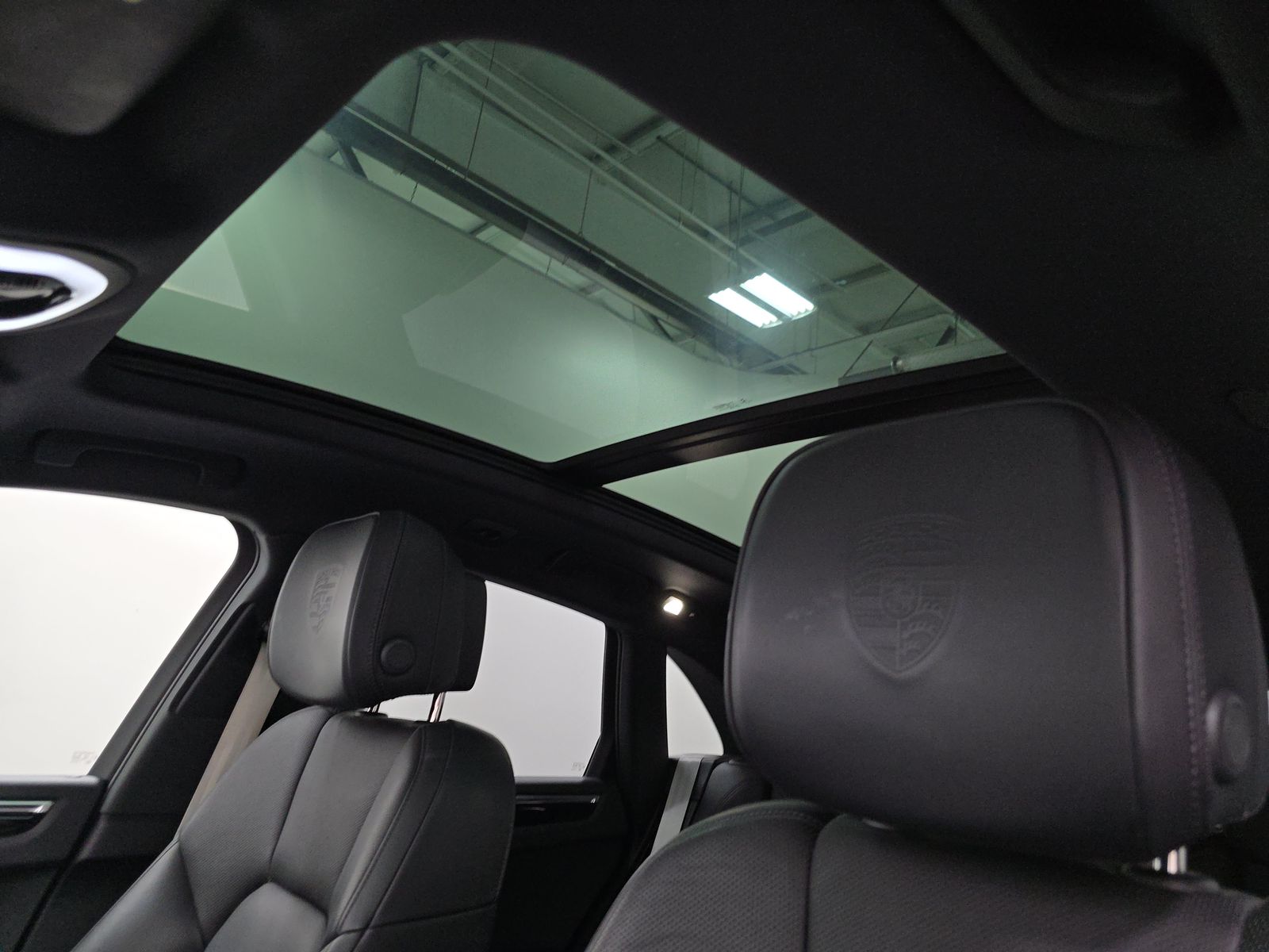 2022 Porsche Macan Base AWD