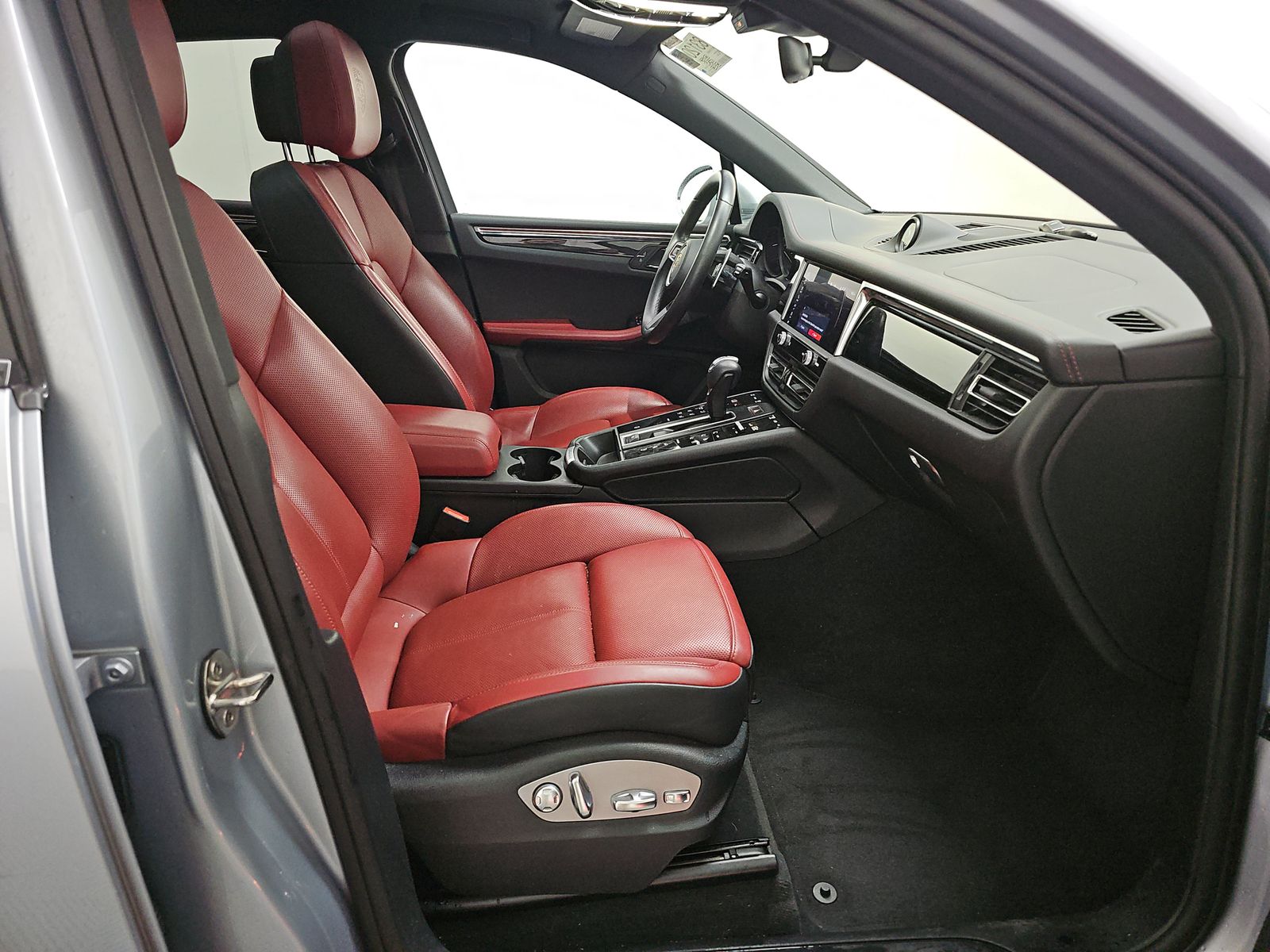 2023 Porsche Macan Base AWD
