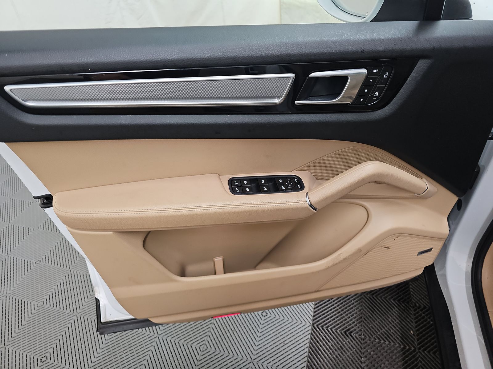 PORSCHE CAYENNE - 10