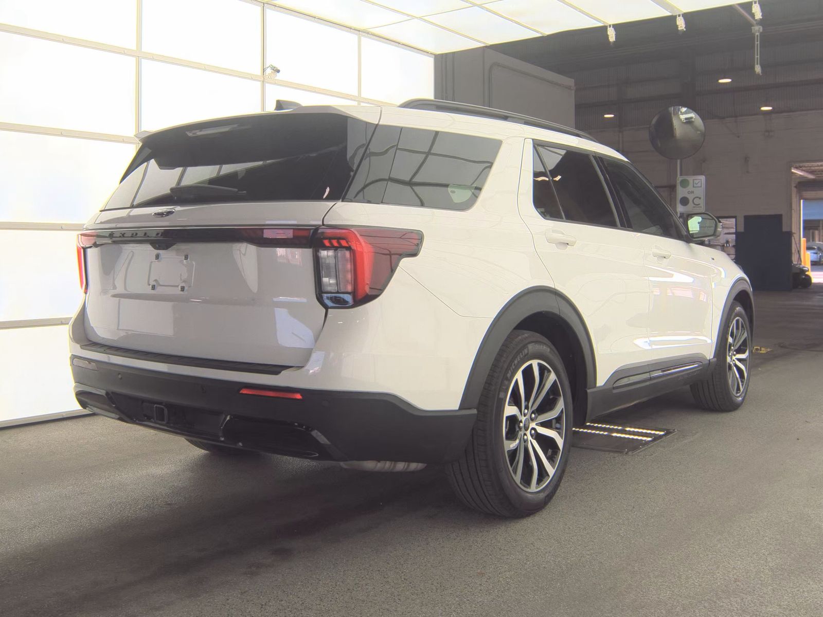FORD EXPLORER - 6