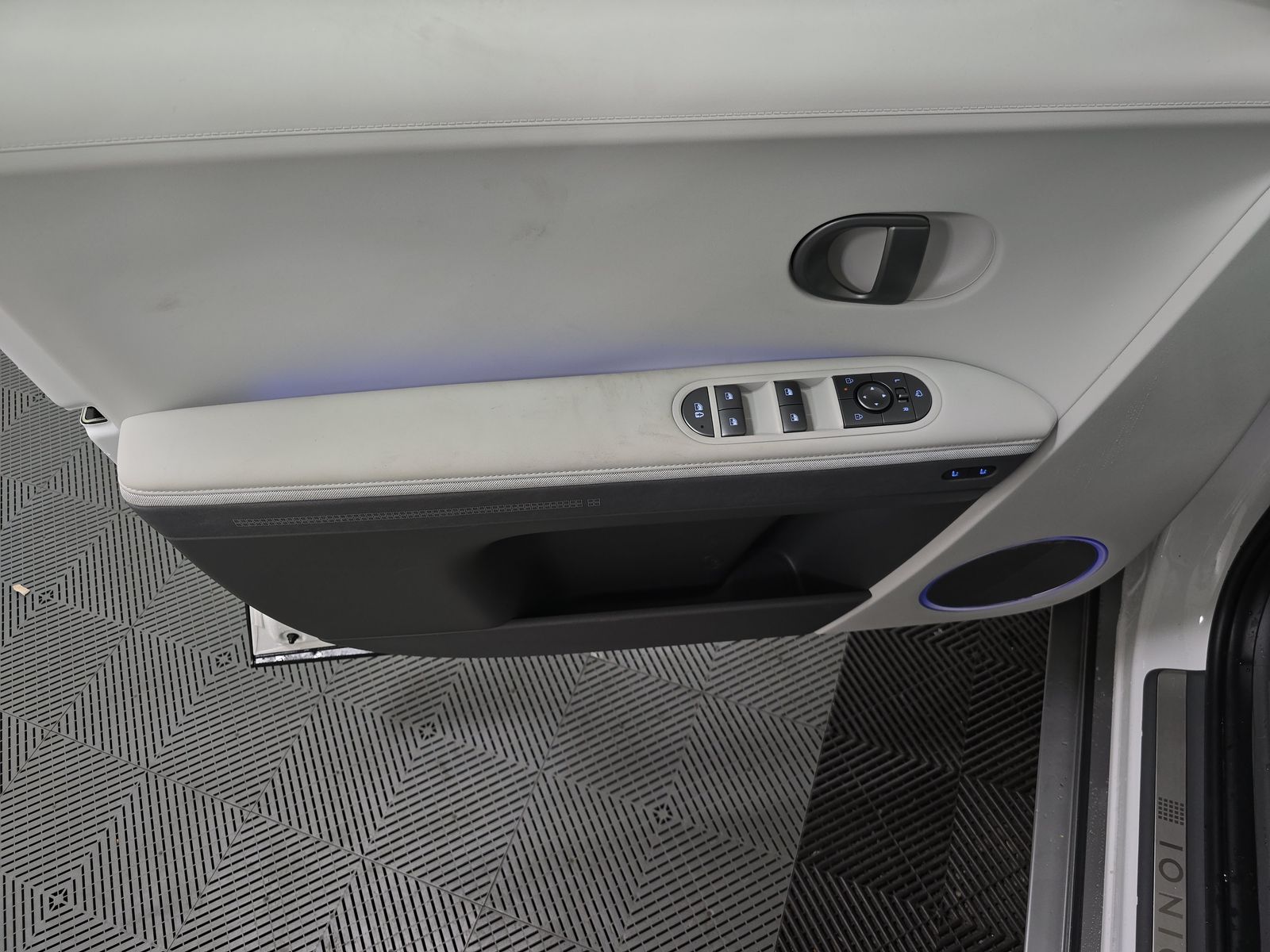 HYUNDAI LIMITED - 10