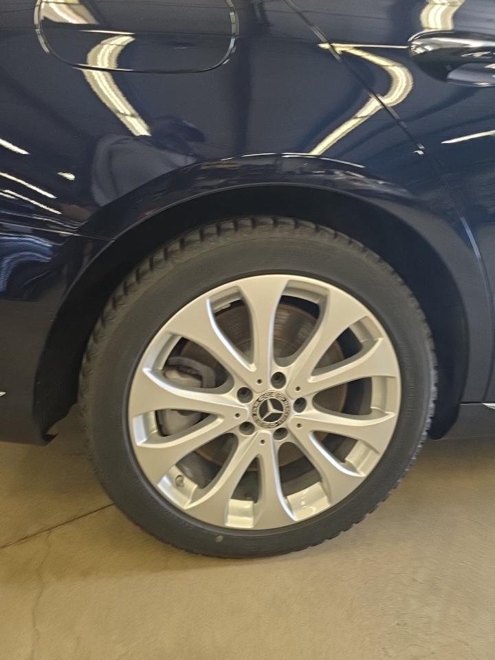 MERCEDES-BENZ E-CLASS - 10