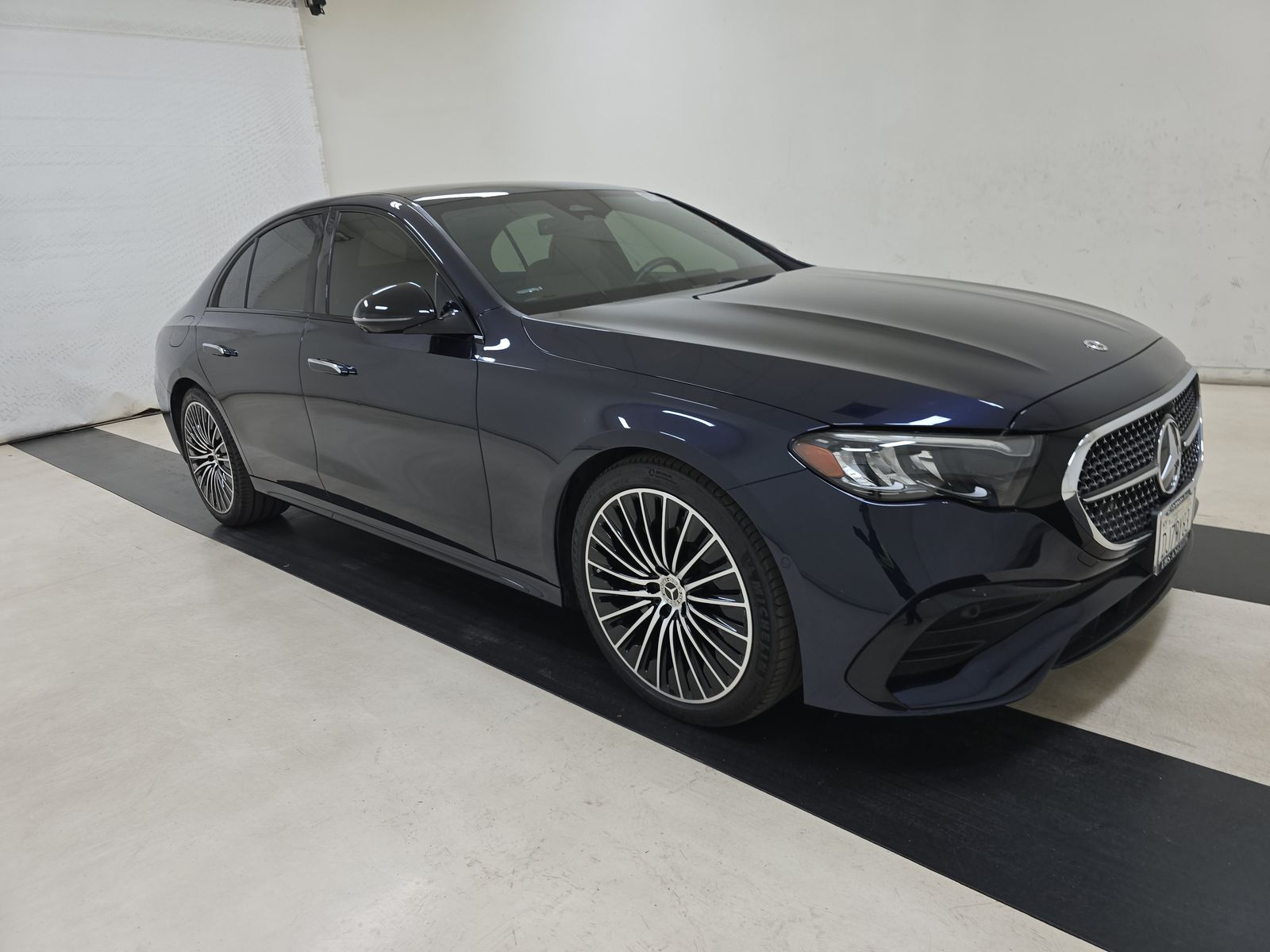 MERCEDES-BENZ E-CLASS - 4