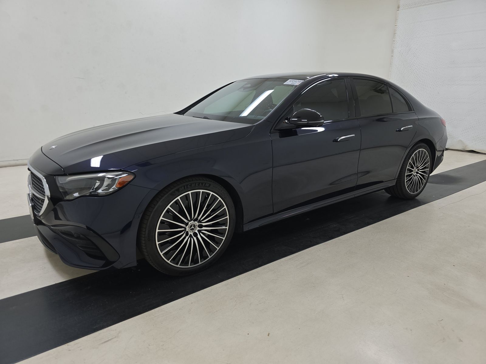 MERCEDES-BENZ E-CLASS - 1